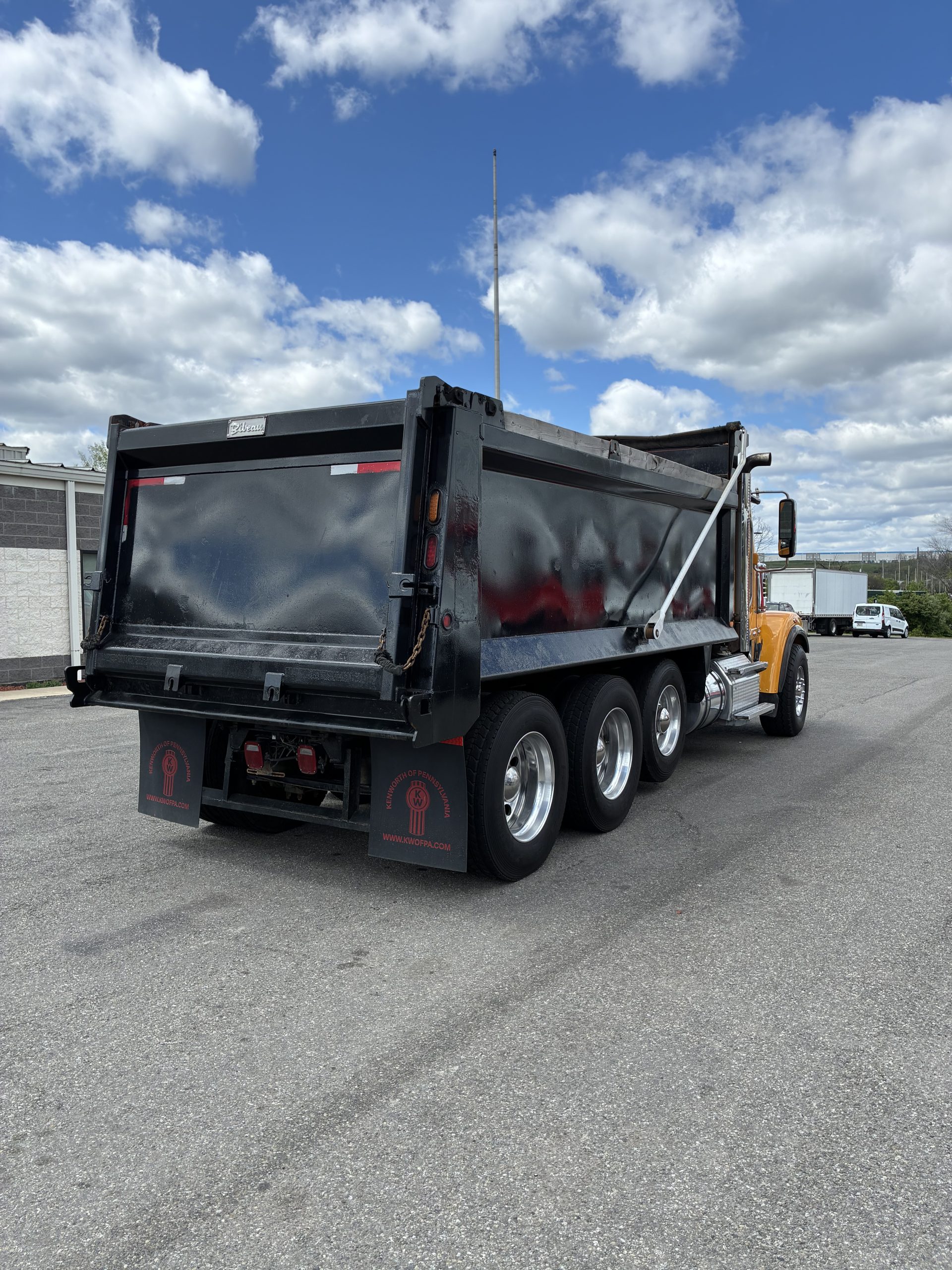 2020 FREIGHTLINER 122SD SFA - image 3 of 6