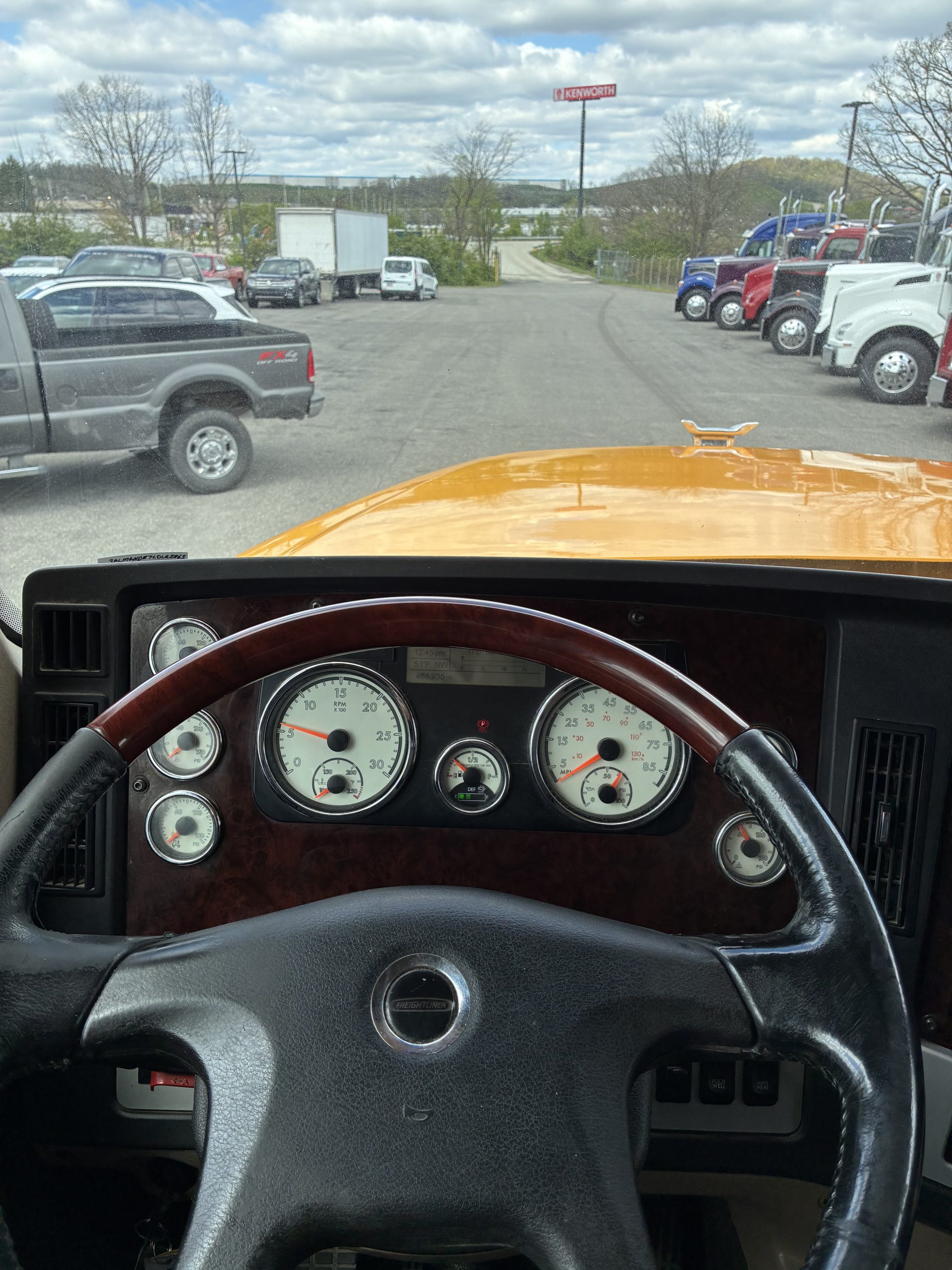 2020 FREIGHTLINER 122SD SFA - image 6 of 6