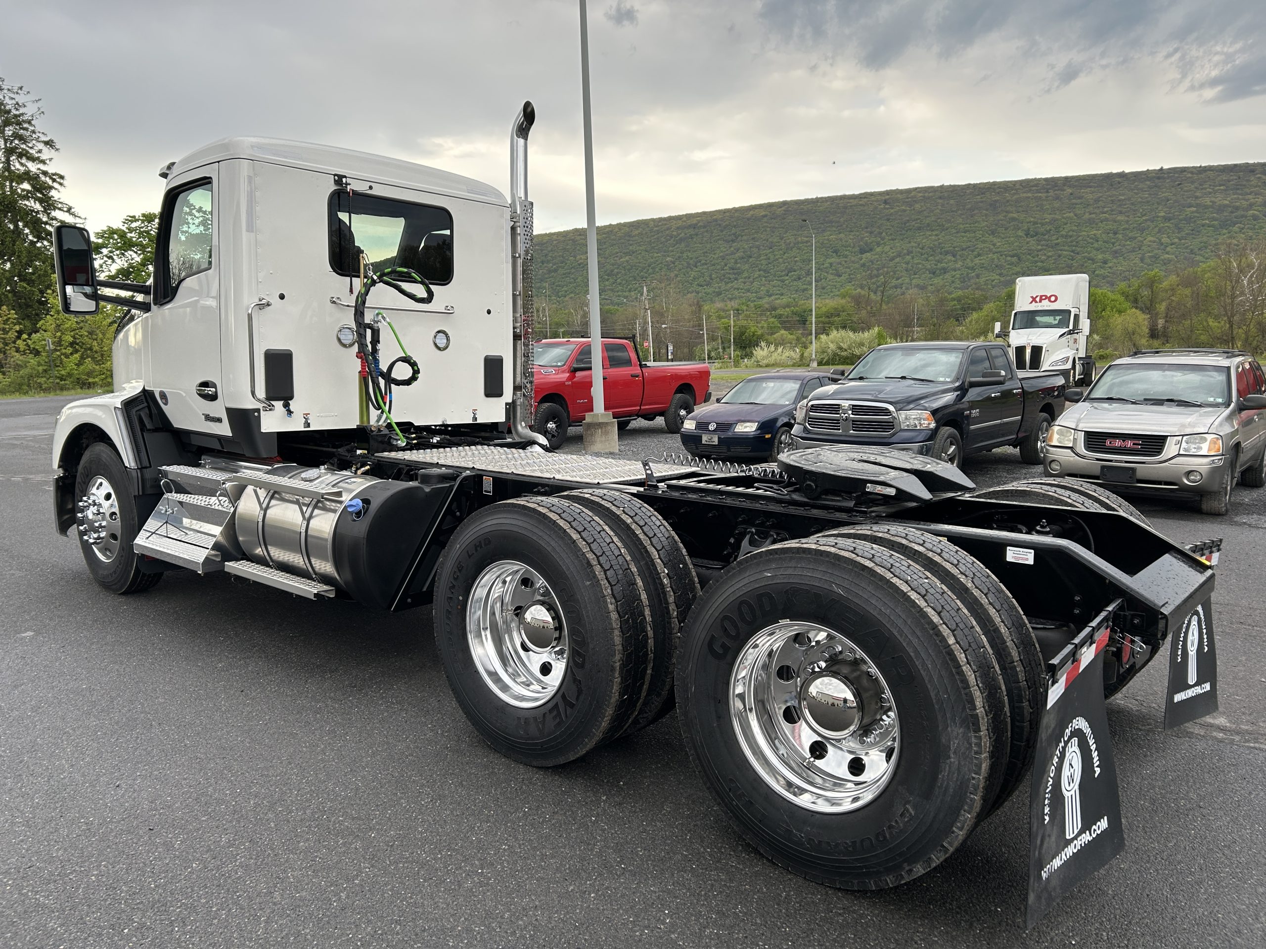 2027 KENWORTH T680 - image 4 of 6