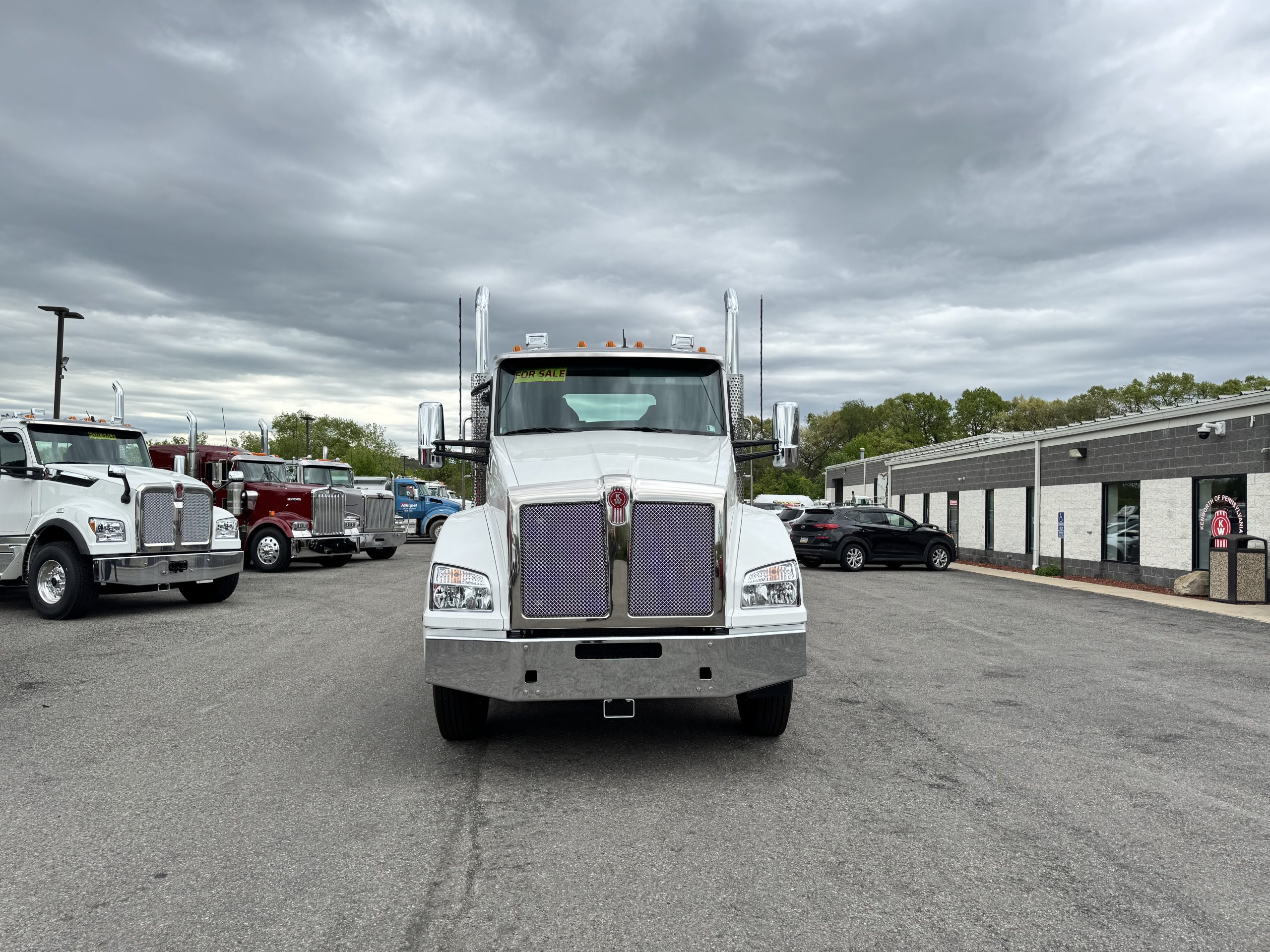 2027 KENWORTH T880 - image 2 of 6