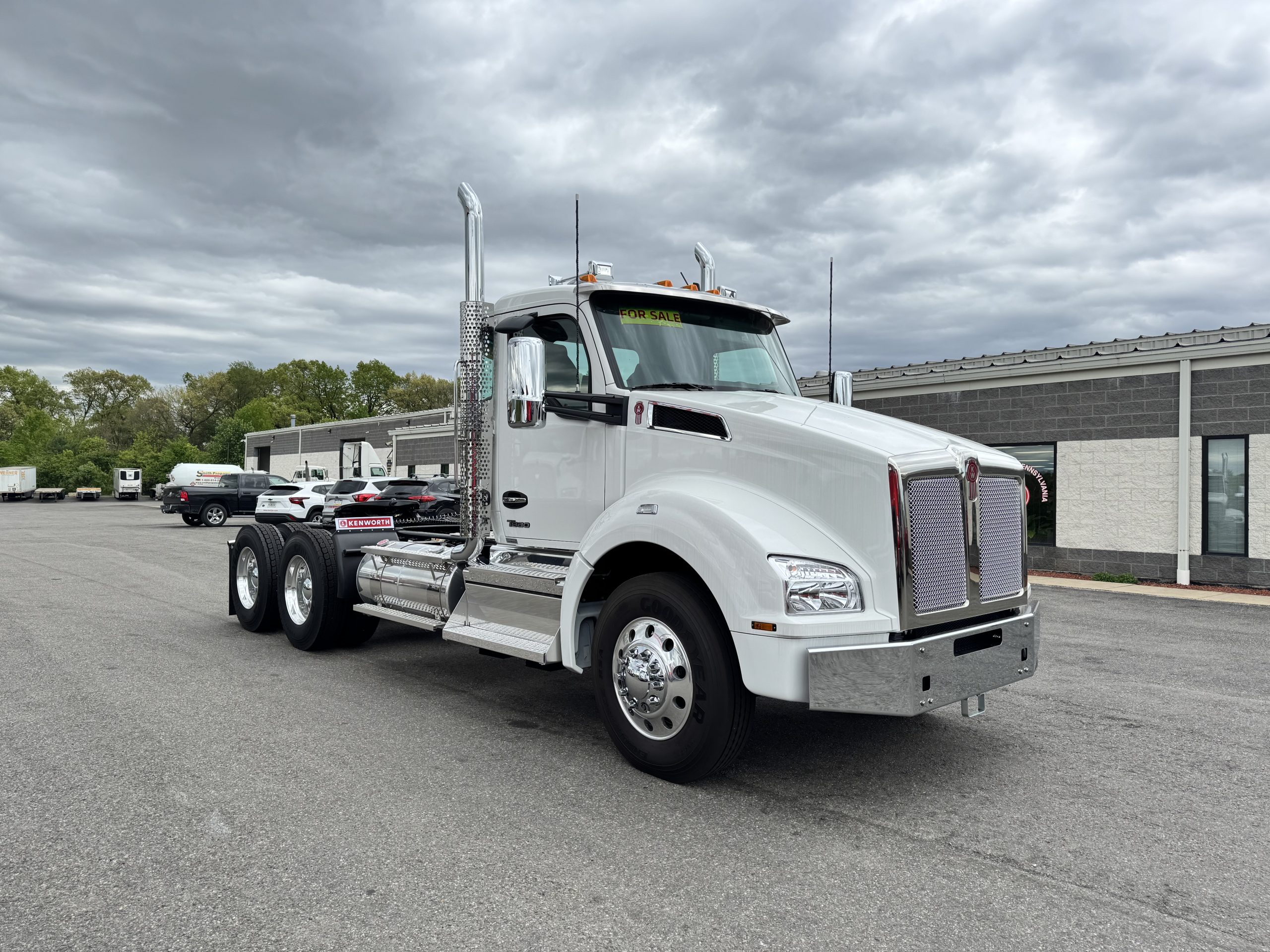 2027 KENWORTH T880 - image 3 of 6