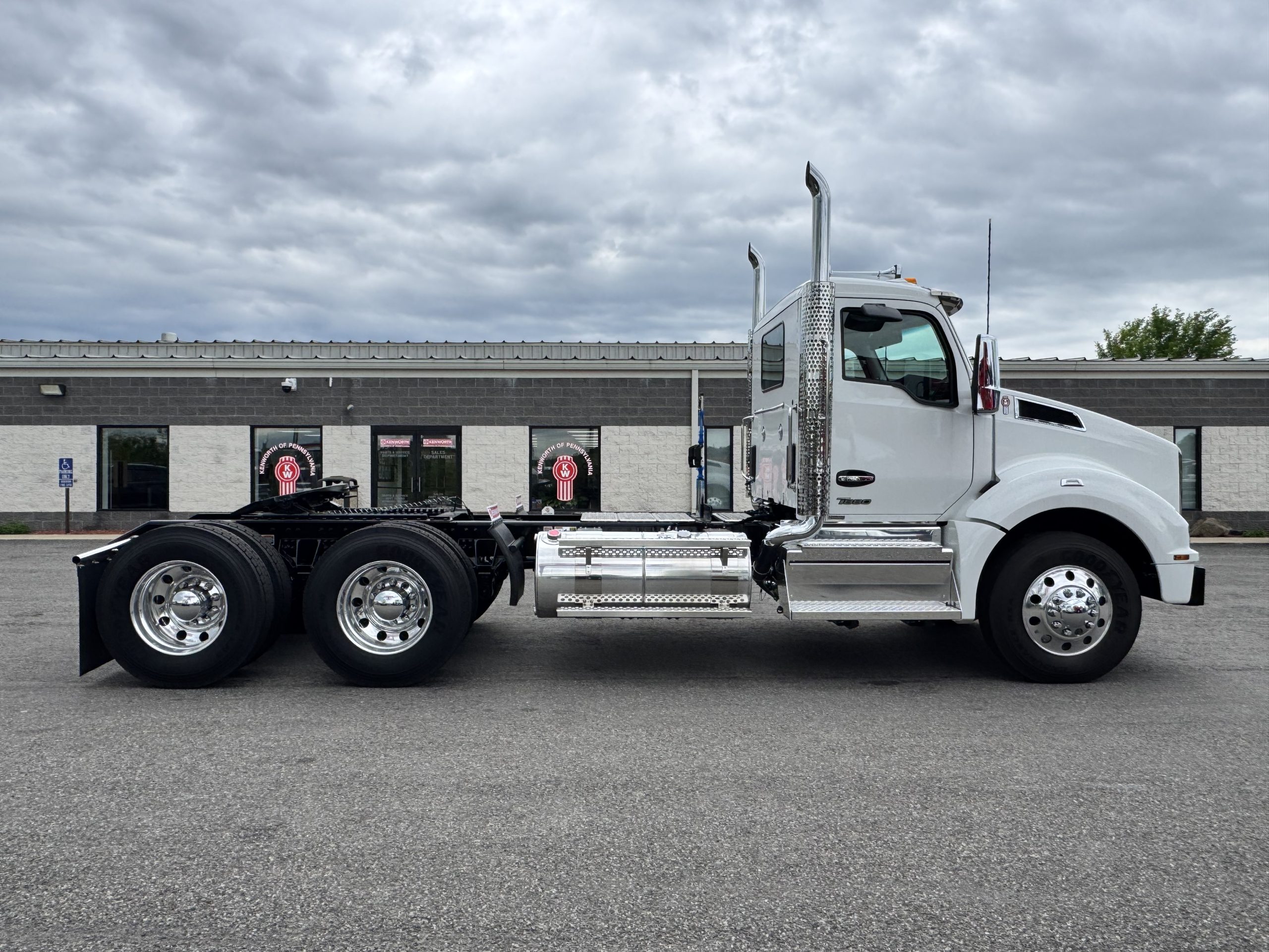 2027 KENWORTH T880 - image 4 of 6
