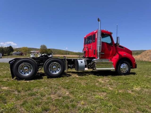 2027 KENWORTH T880 - image 2 of 6