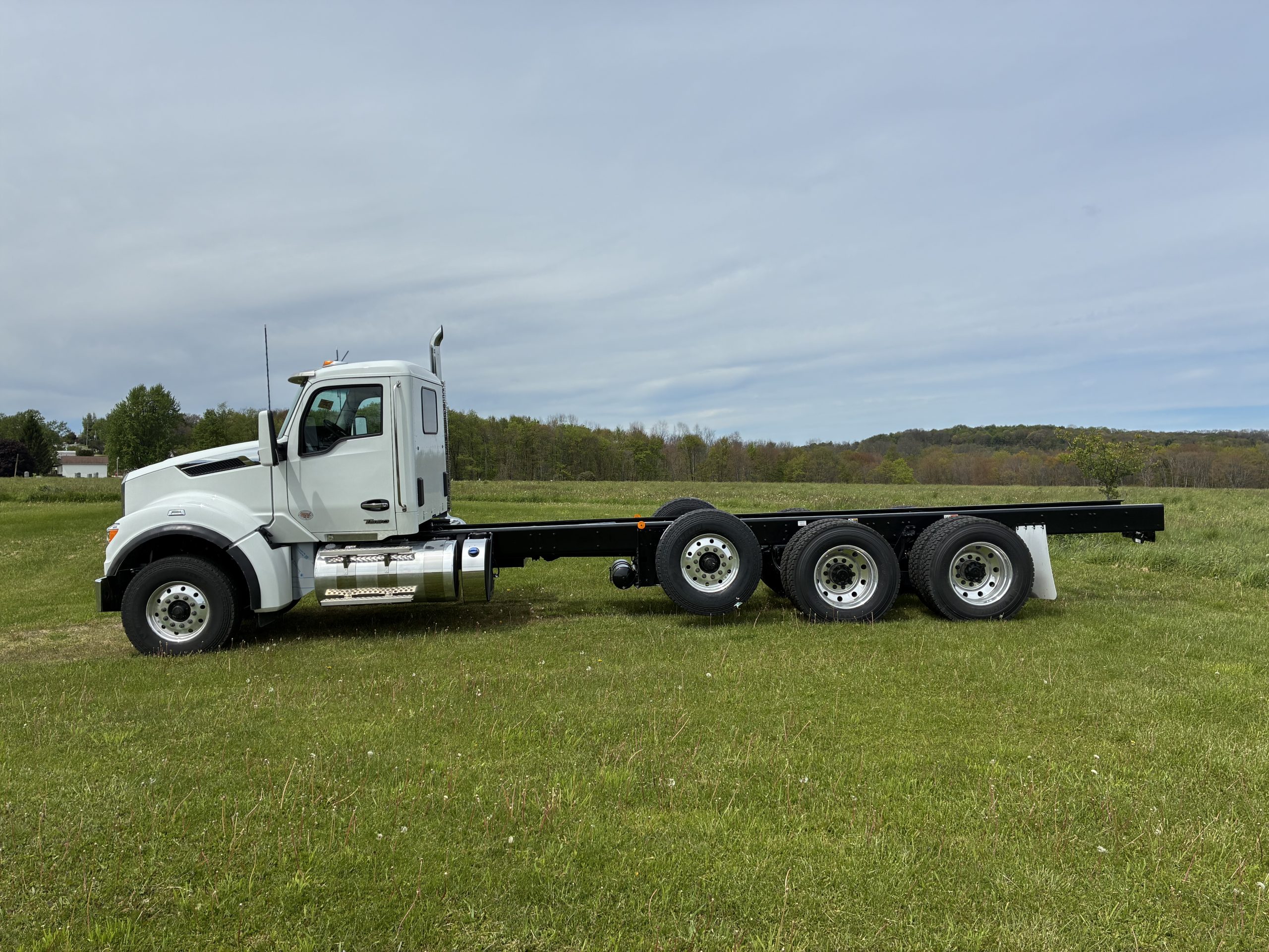 2027 KENWORTH T880 2027 KENWORTH T880 - image 2 of 6