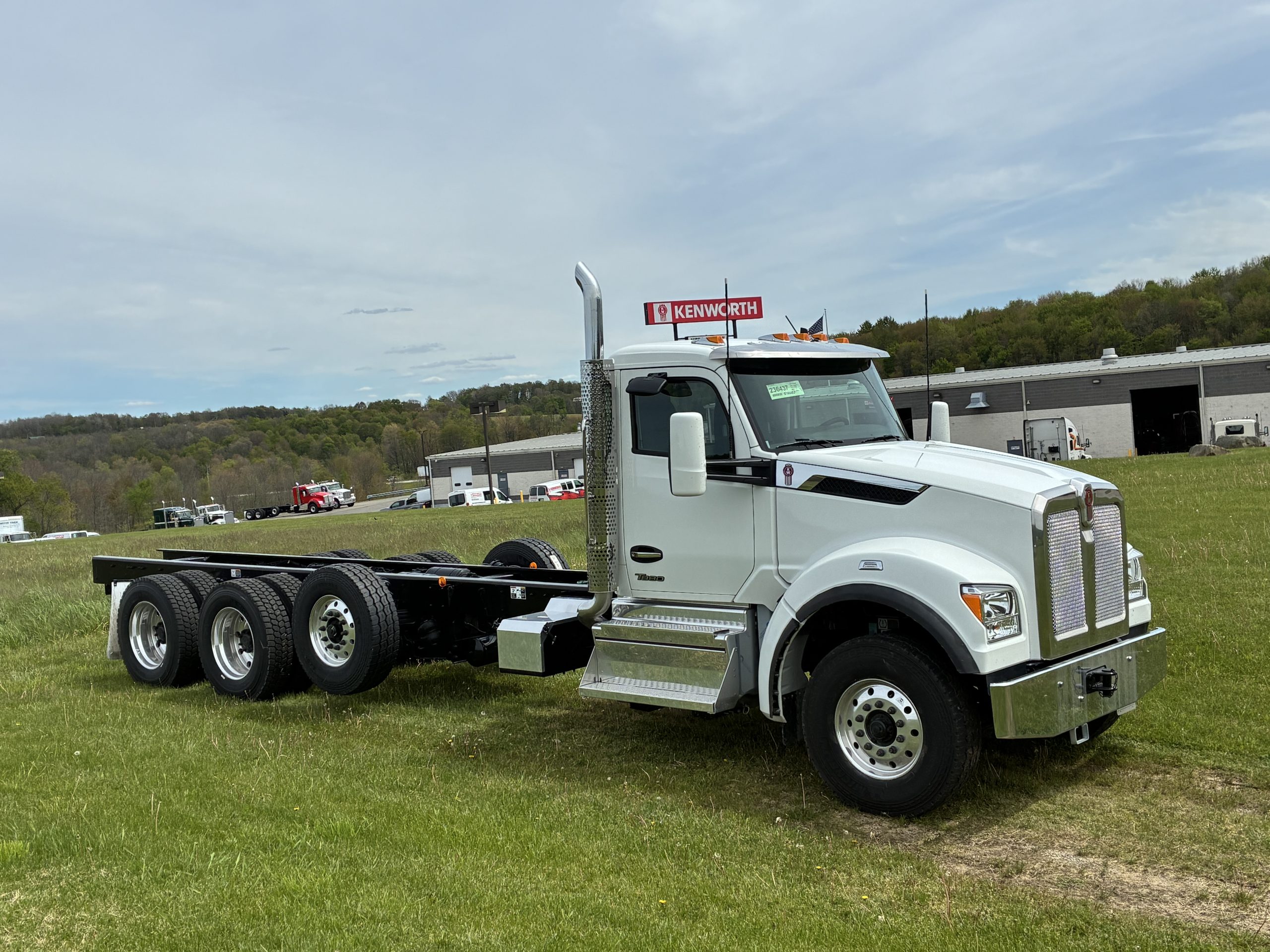 2027 KENWORTH T880 2027 KENWORTH T880 - image 6 of 6