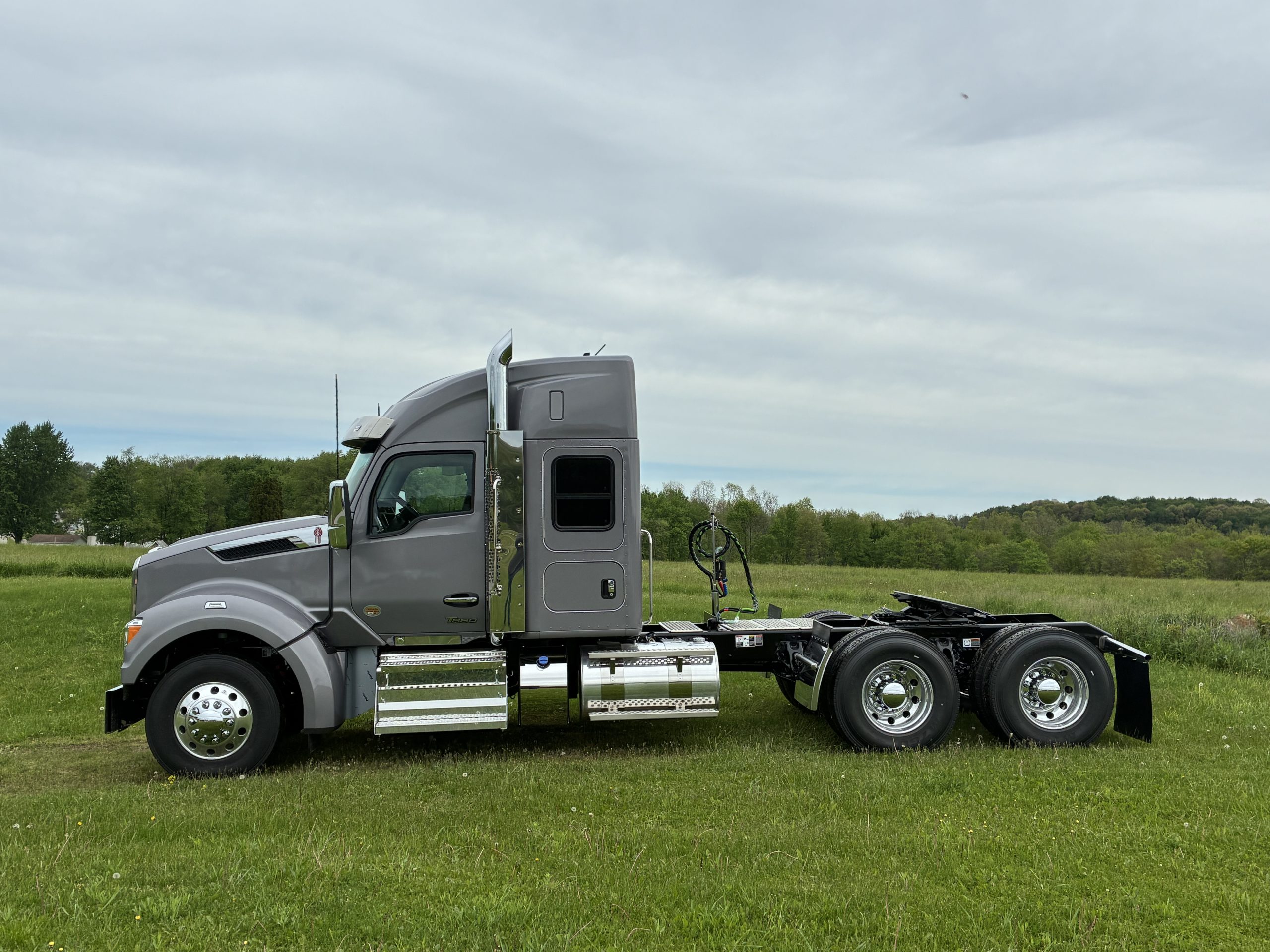2027 KENWORTH T880 2027 KENWORTH T880 - image 2 of 6