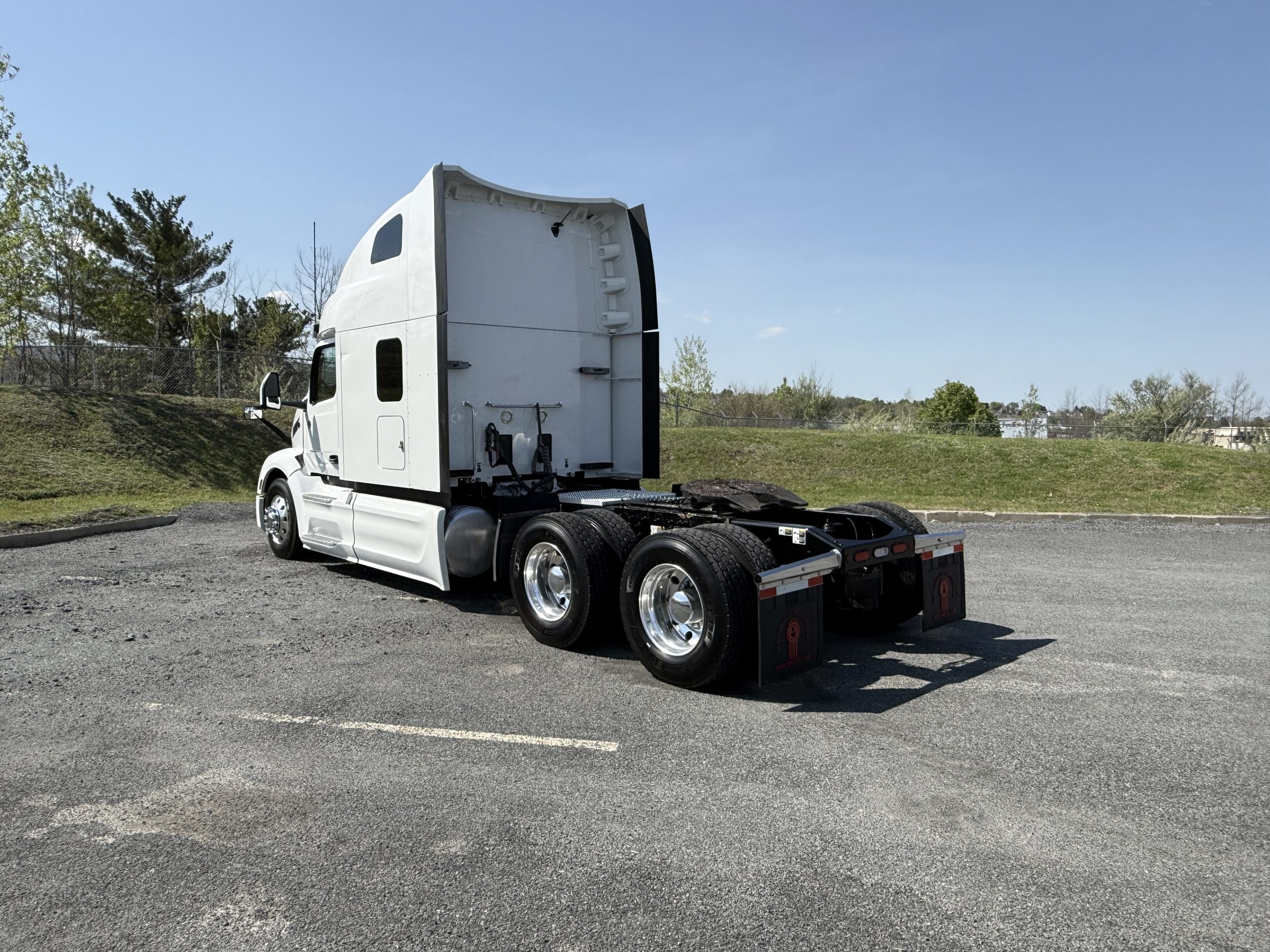 2023 PETERBILT 579 - image 5 of 6