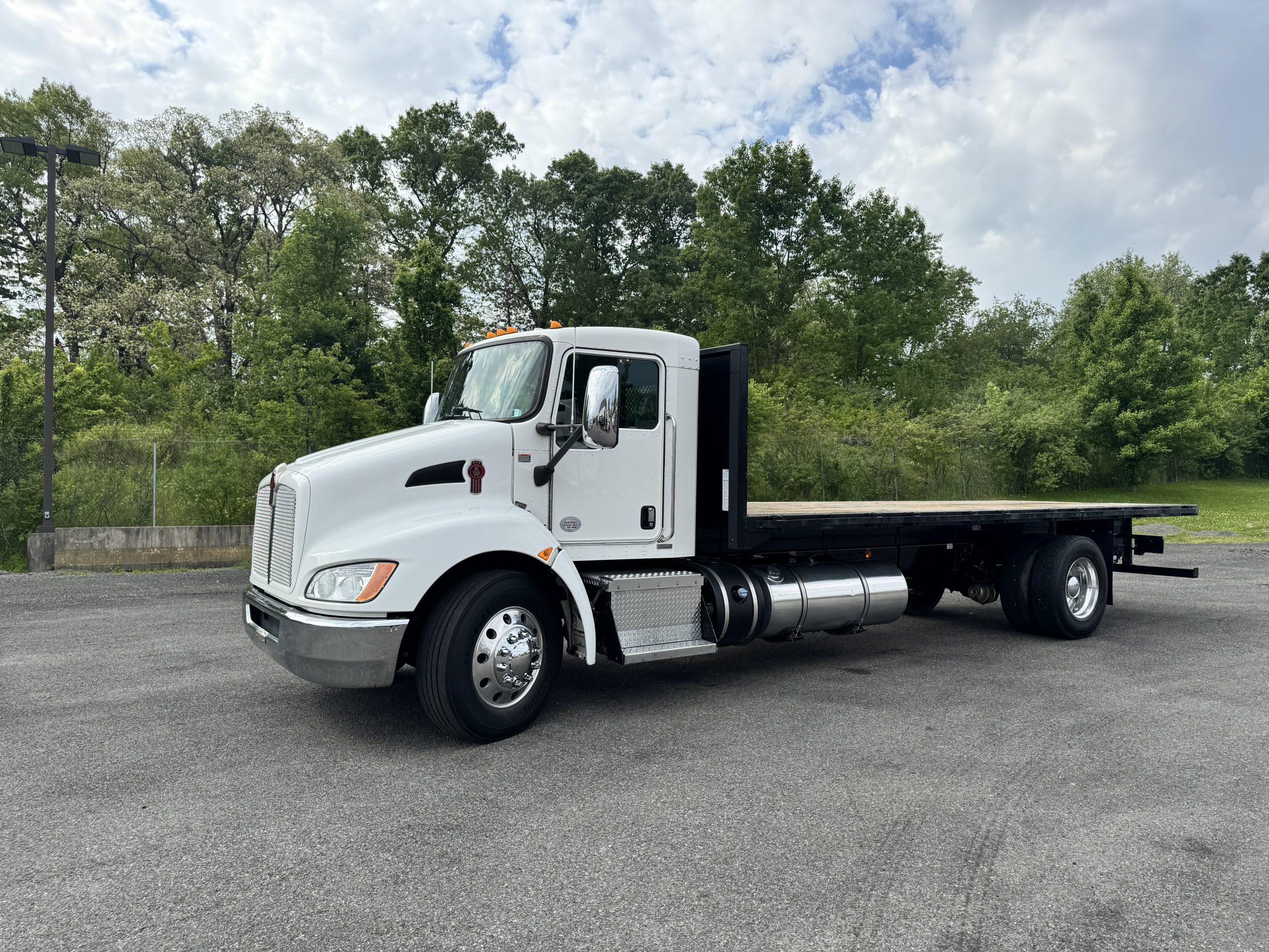 2019 KENWORTH T270 - image 1 of 6