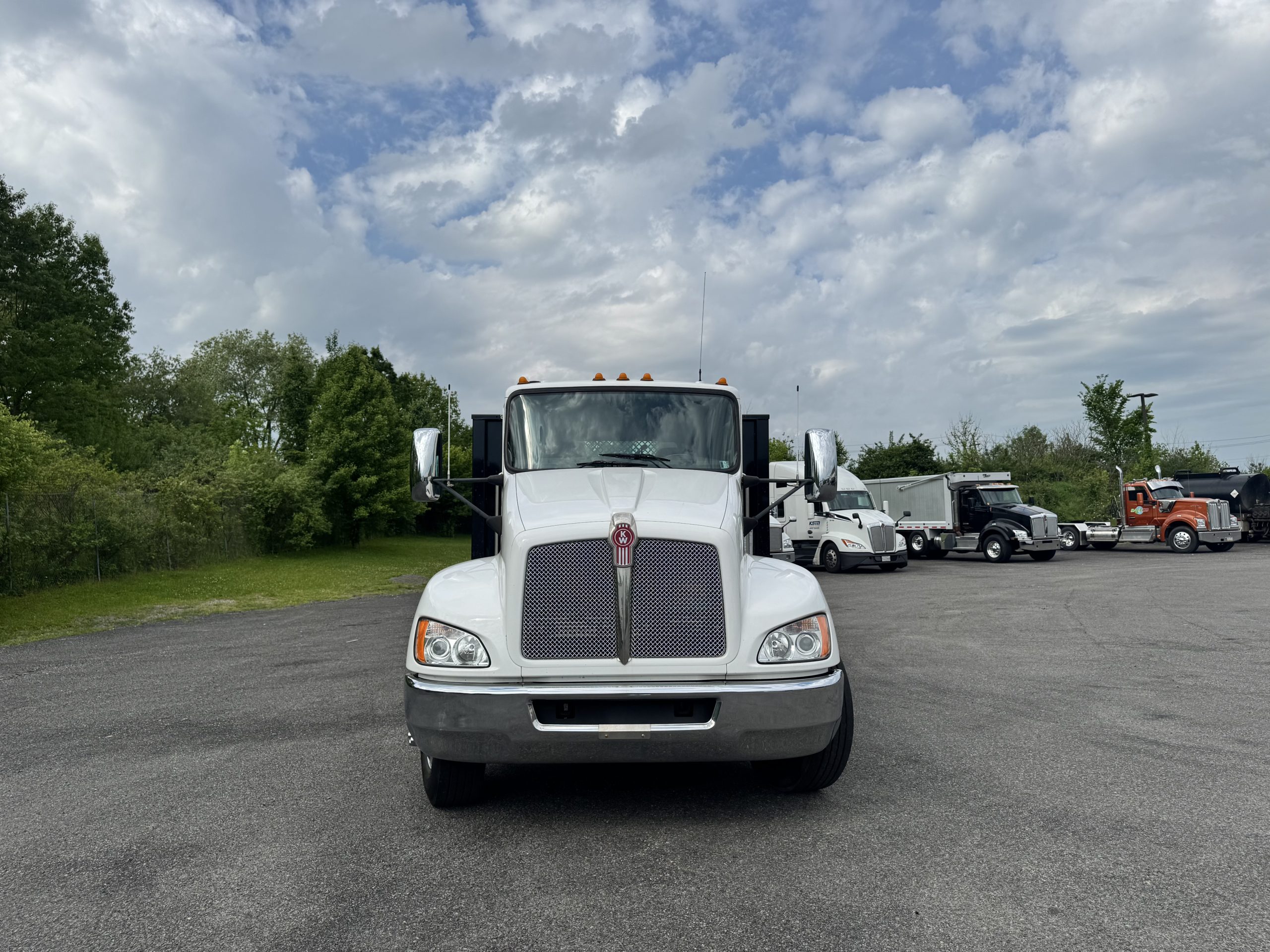 2019 KENWORTH T270 - image 2 of 6