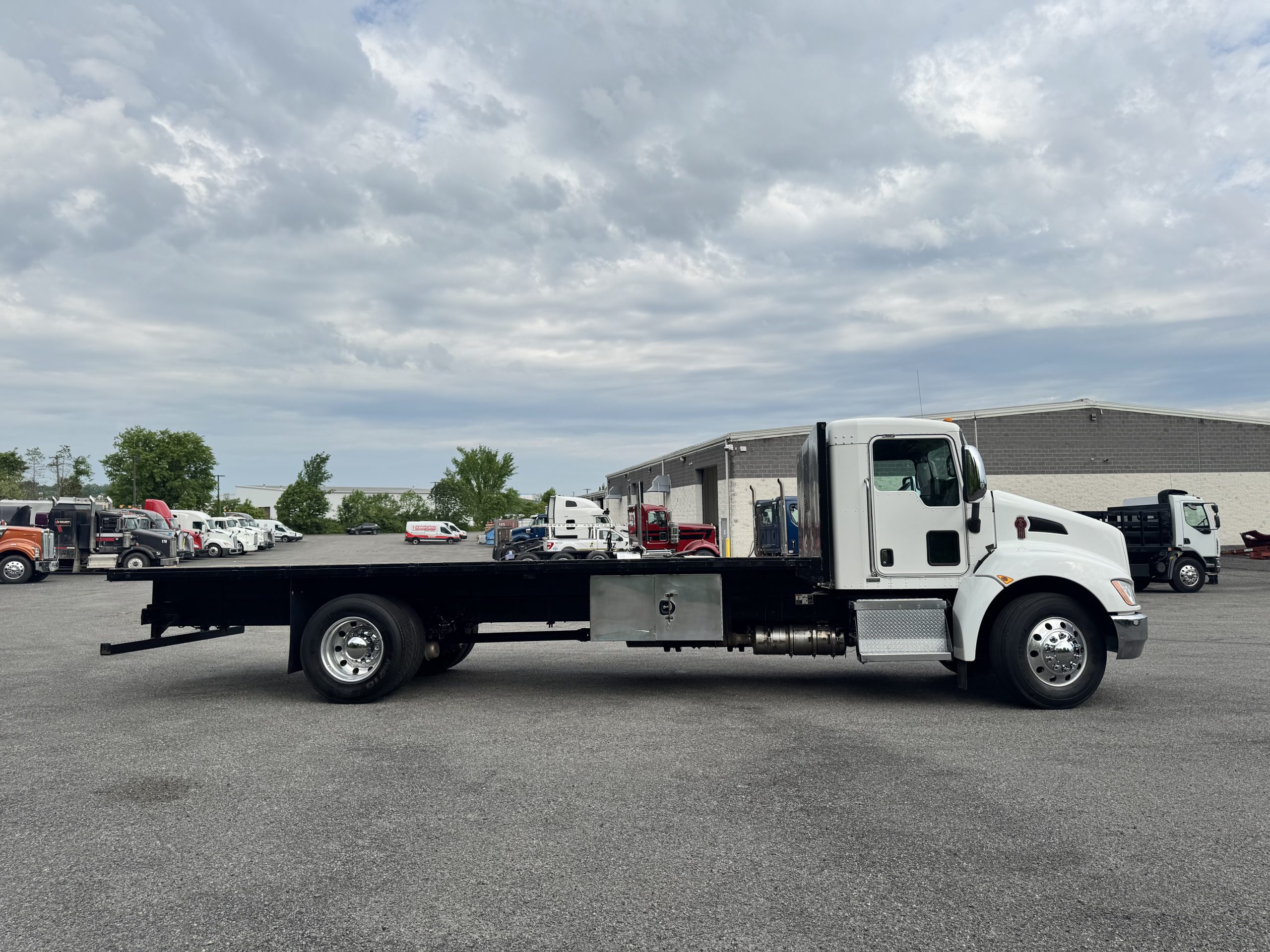 2019 KENWORTH T270 - image 4 of 6