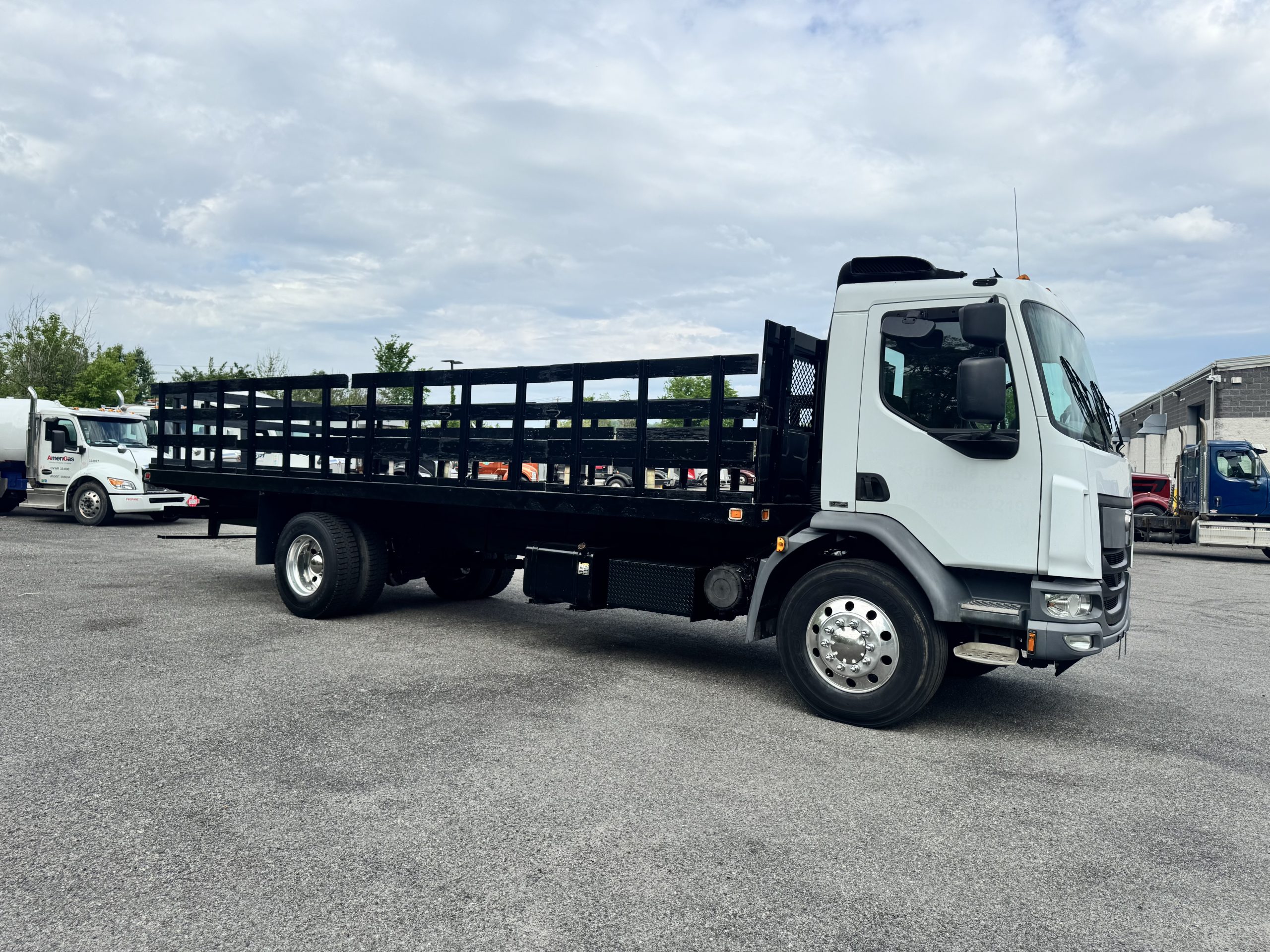 2017 KENWORTH K270 - image 3 of 6
