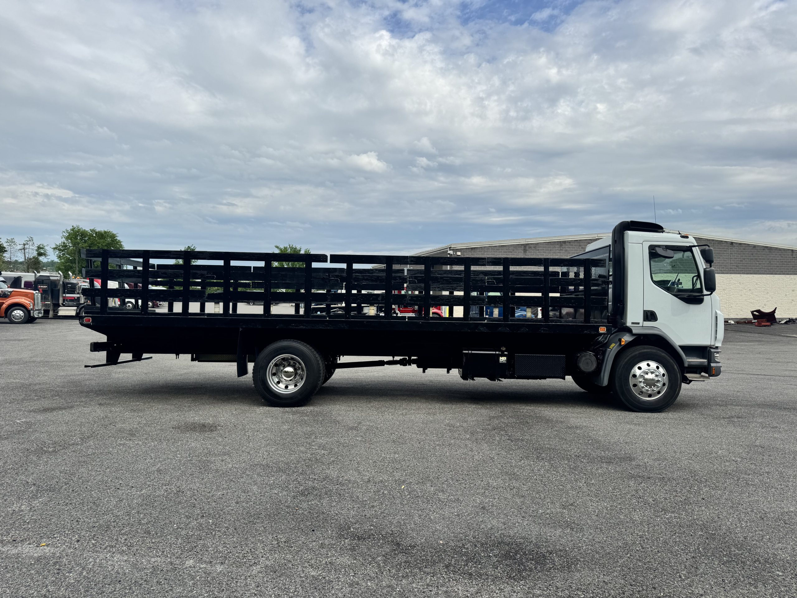 2017 KENWORTH K270 - image 4 of 6