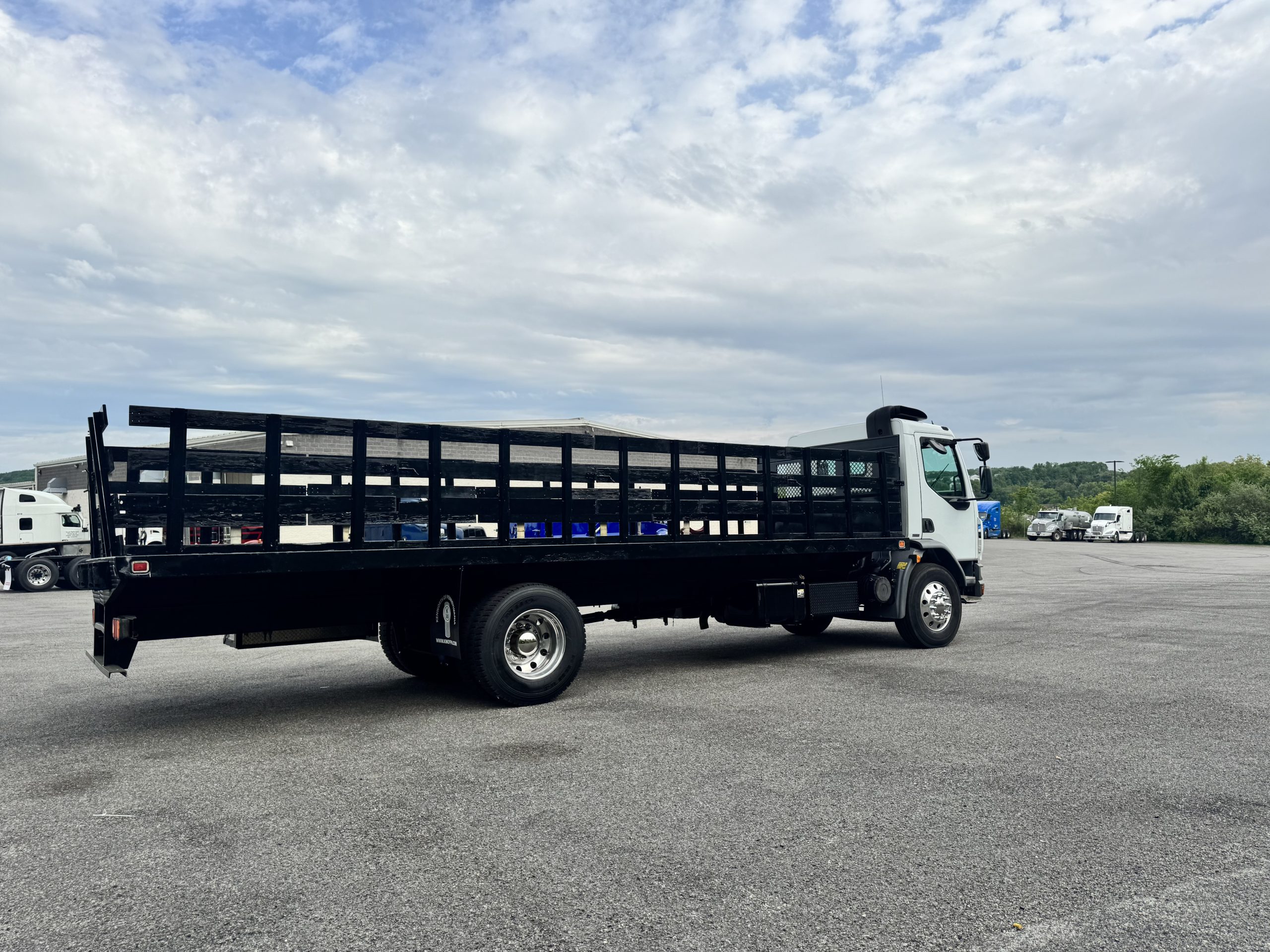 2017 KENWORTH K270 - image 5 of 6