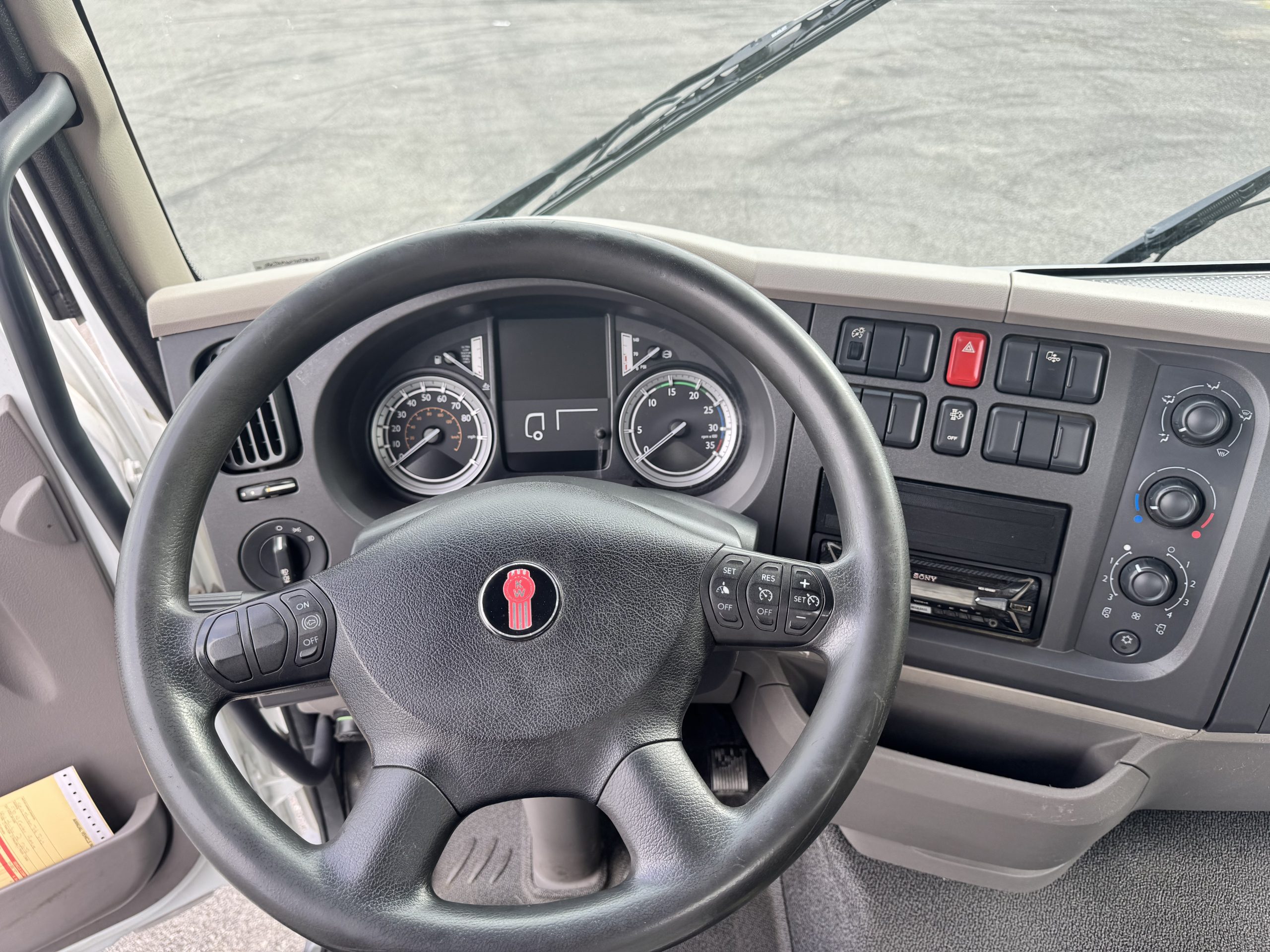 2017 KENWORTH K270 TN581637-11 2017 KENWORTH K270 TN581637-11