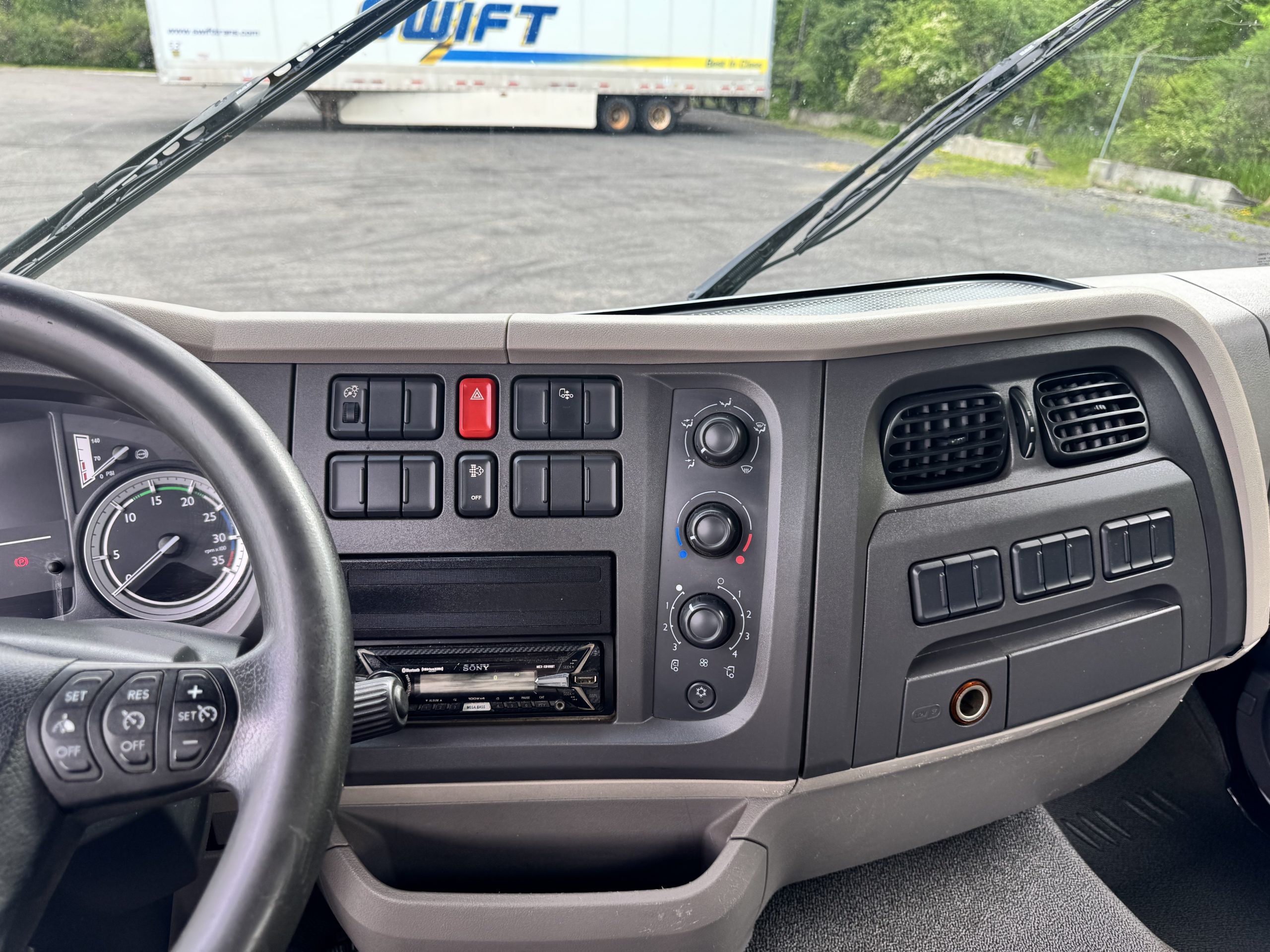 2017 KENWORTH K270 TN581637-13 2017 KENWORTH K270 TN581637-13