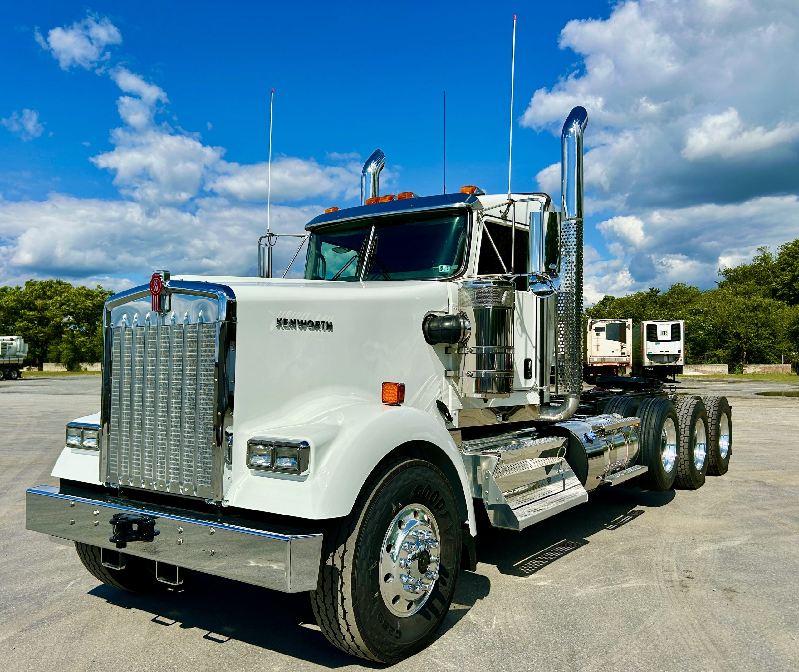 2027 KENWORTH W900L 2027 KENWORTH W900L - image 1 of 6