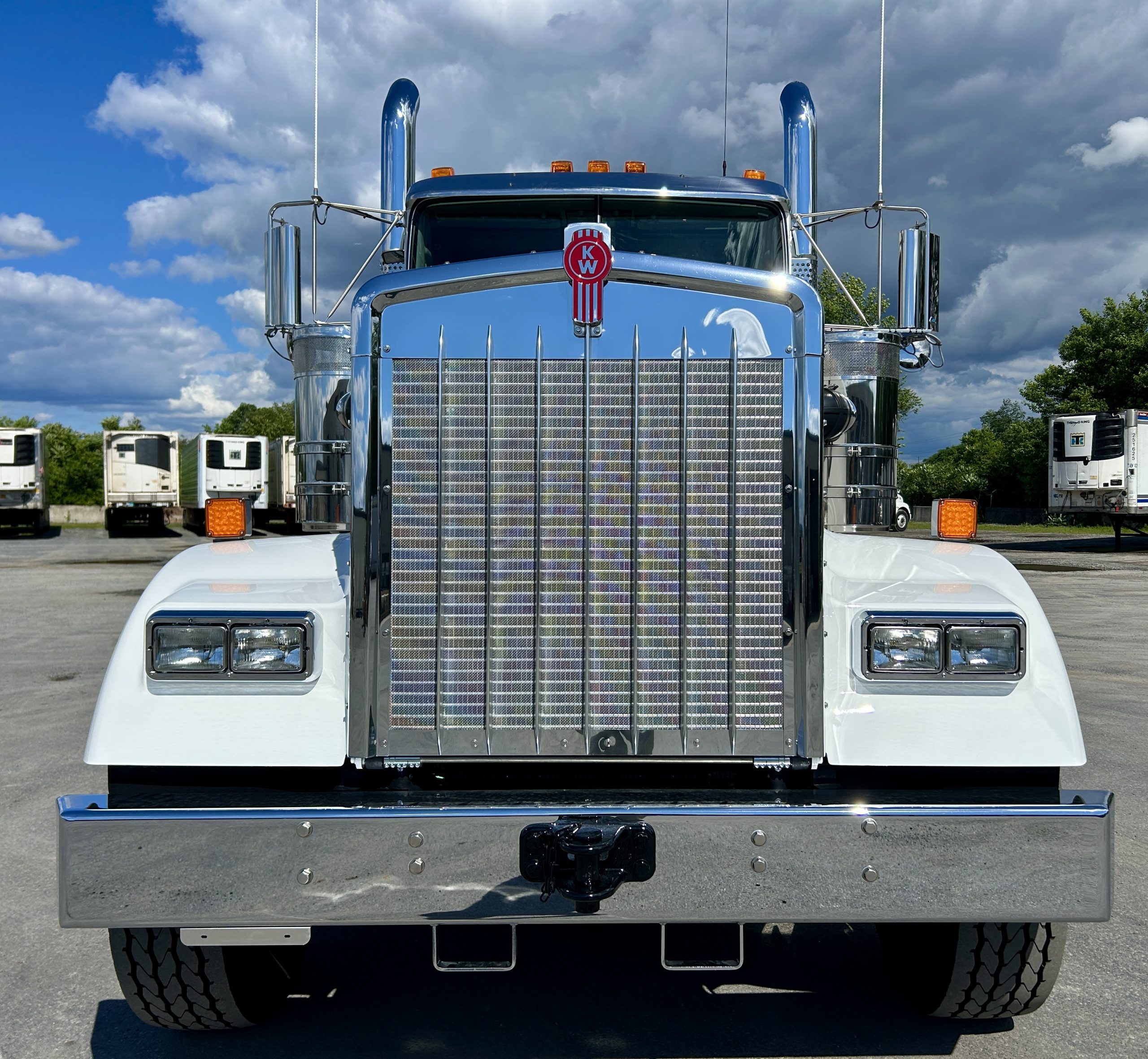 2027 KENWORTH W900L 2027 KENWORTH W900L - image 2 of 6