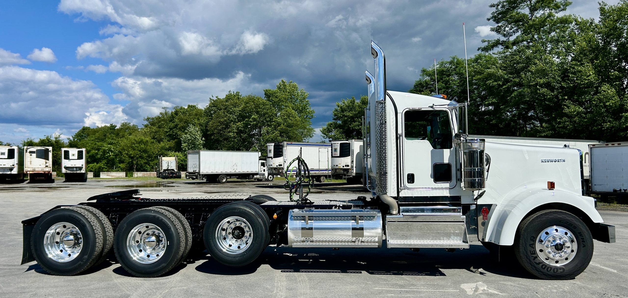2027 KENWORTH W900L 2027 KENWORTH W900L - image 4 of 6