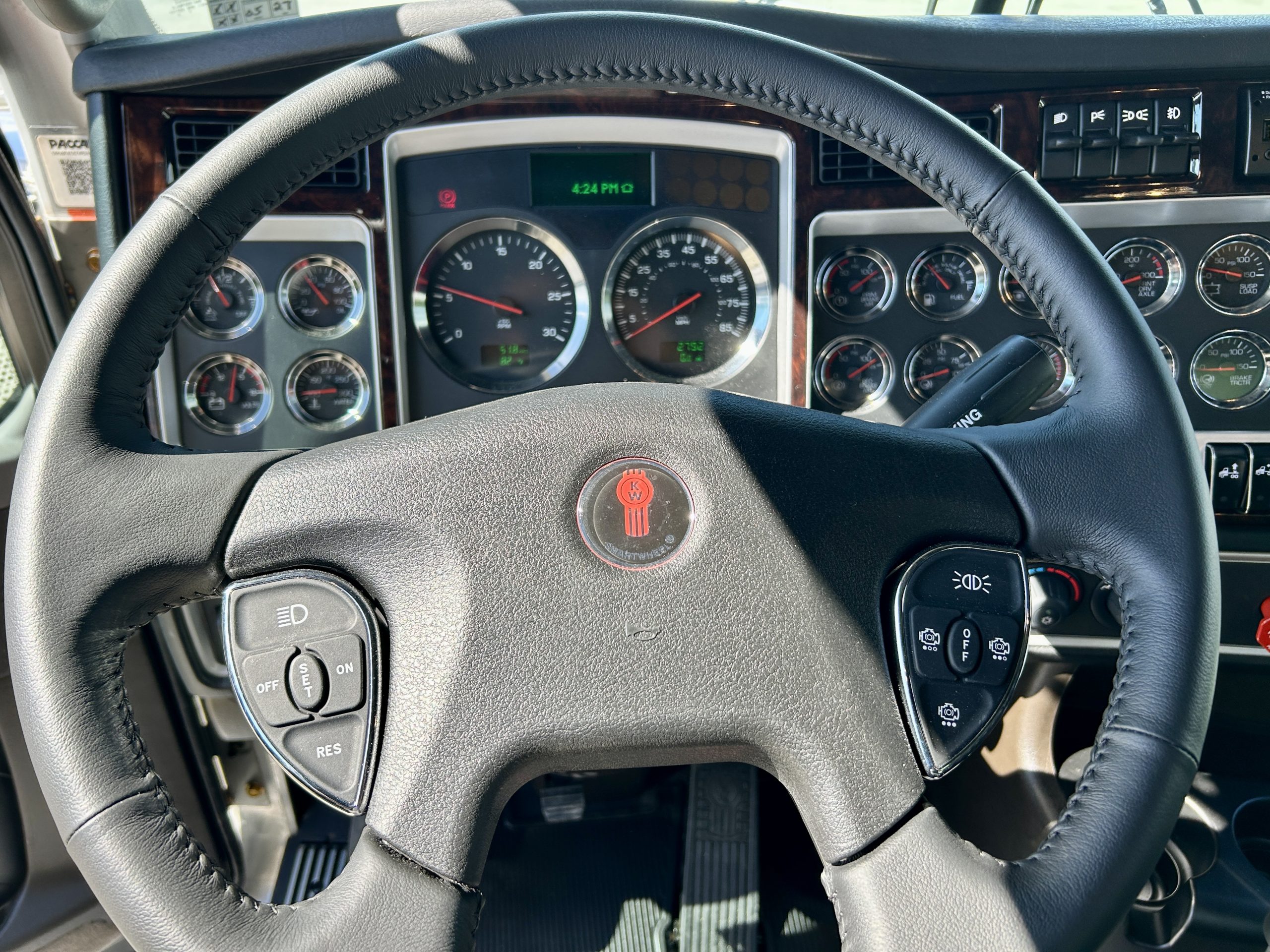 2027 KENWORTH W900L KC246332-16 2027 KENWORTH W900L KC246332-16