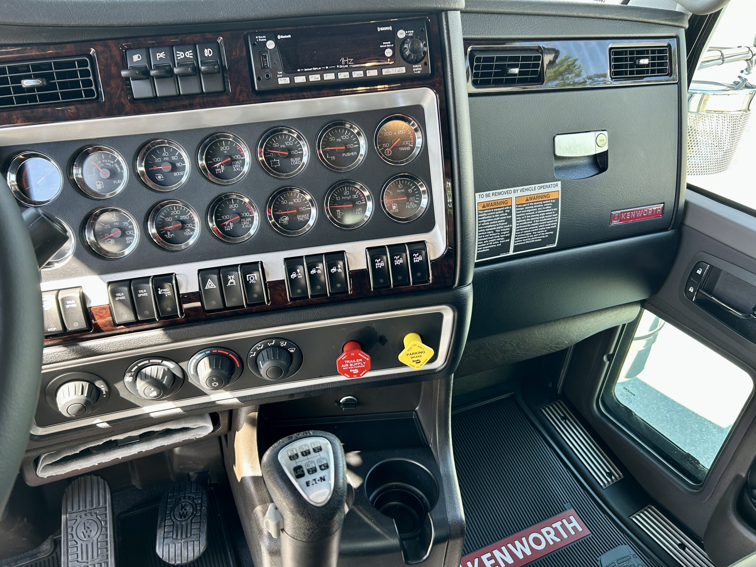 2027 KENWORTH W900L KC246332-17 2027 KENWORTH W900L KC246332-17