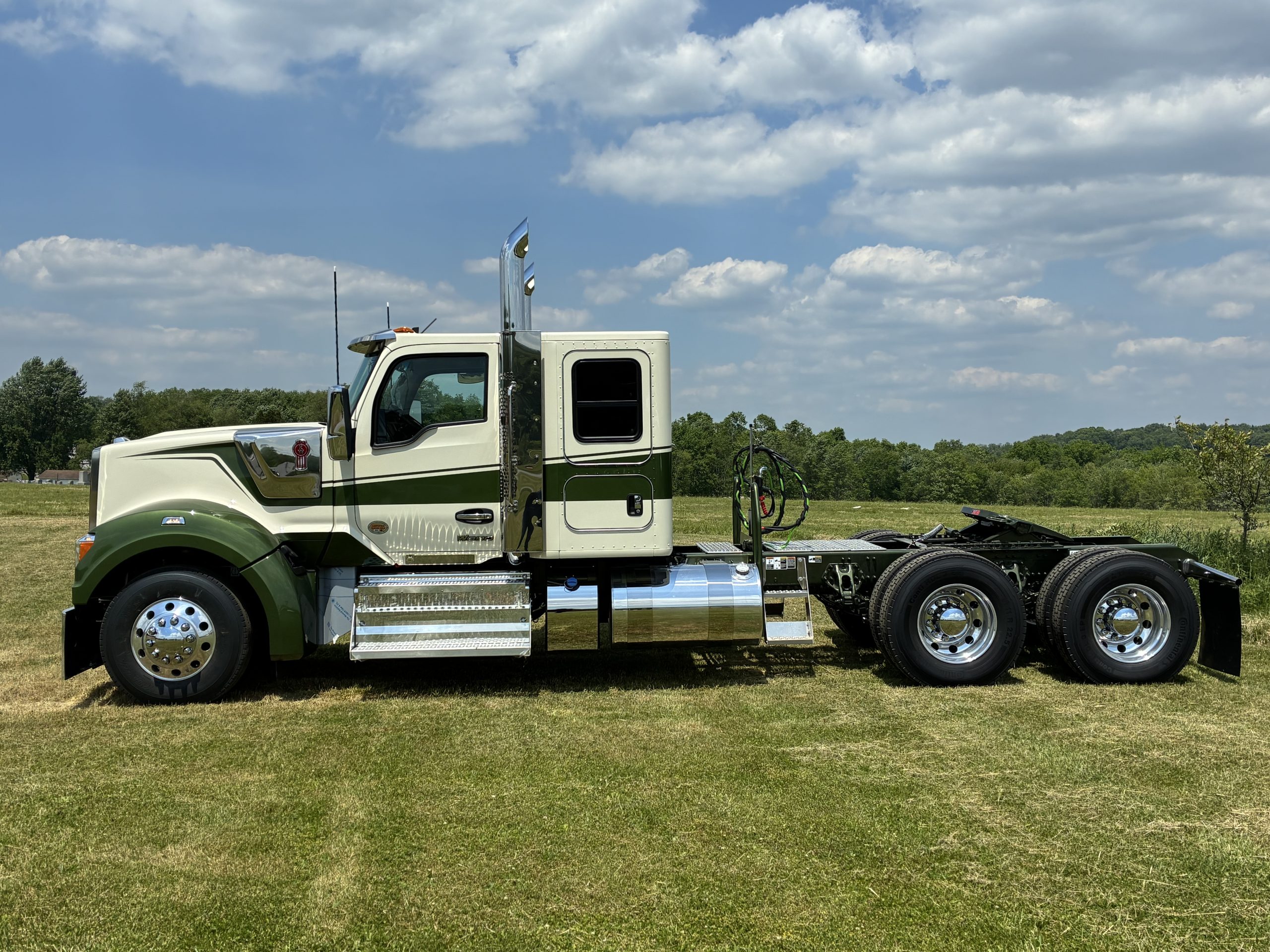2027 KENWORTH W990 - image 2 of 6