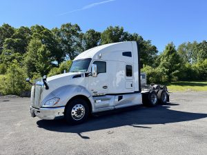 2022 KENWORTH T680 PV495818-01