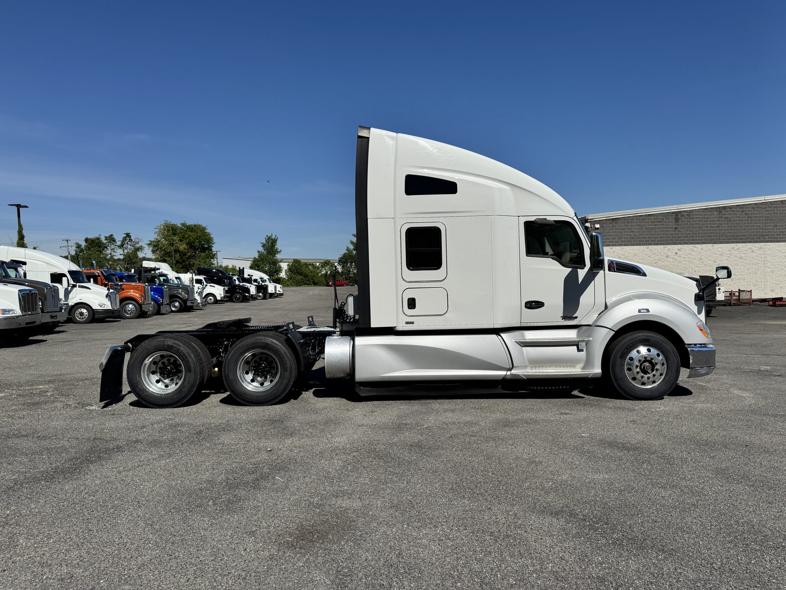 2022 KENWORTH T680 PV495818-04 2022 KENWORTH T680 PV495818-04