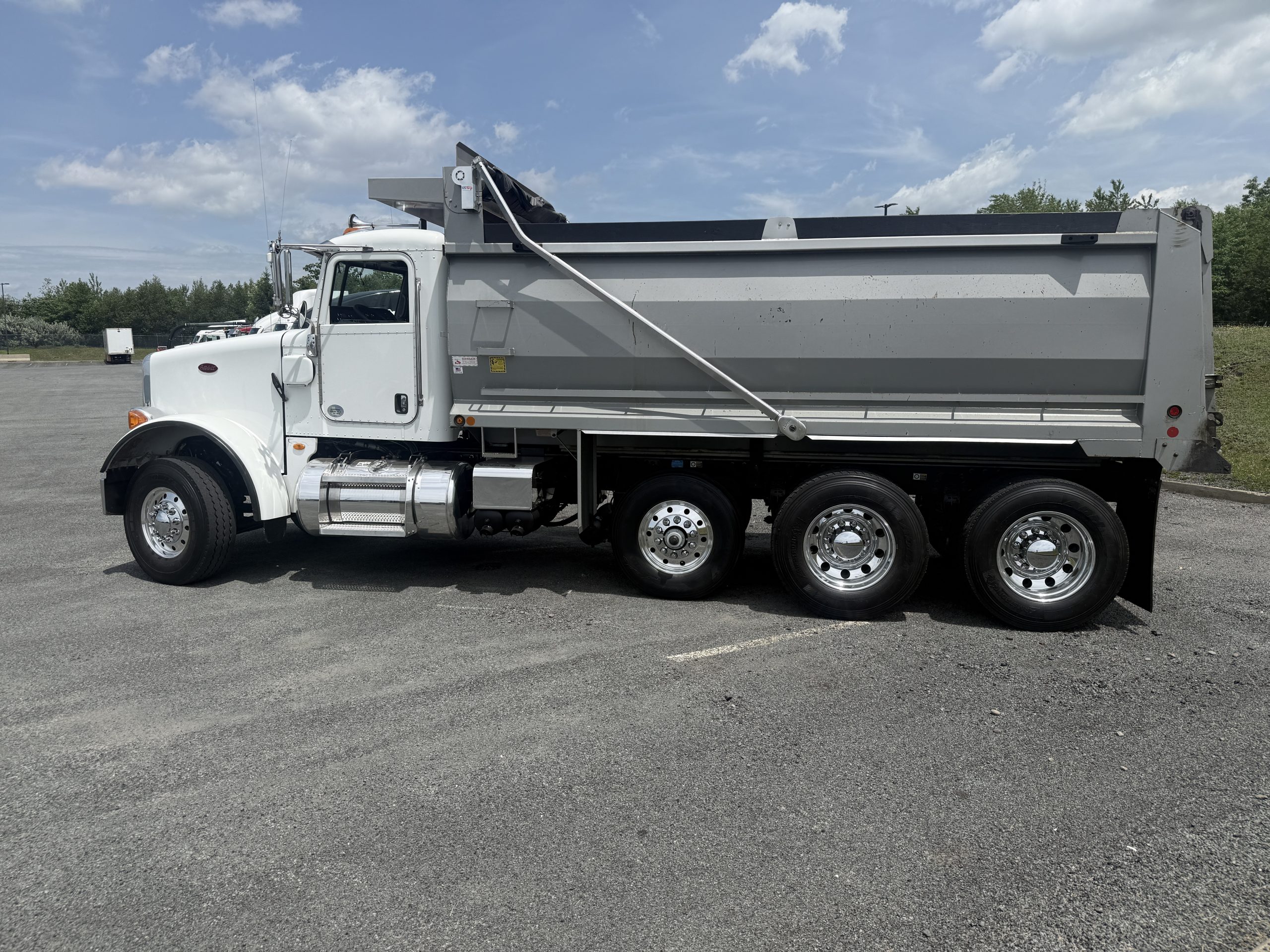 2016 PETERBILT 365 TD357562-02 2016 PETERBILT 365 TD357562-02