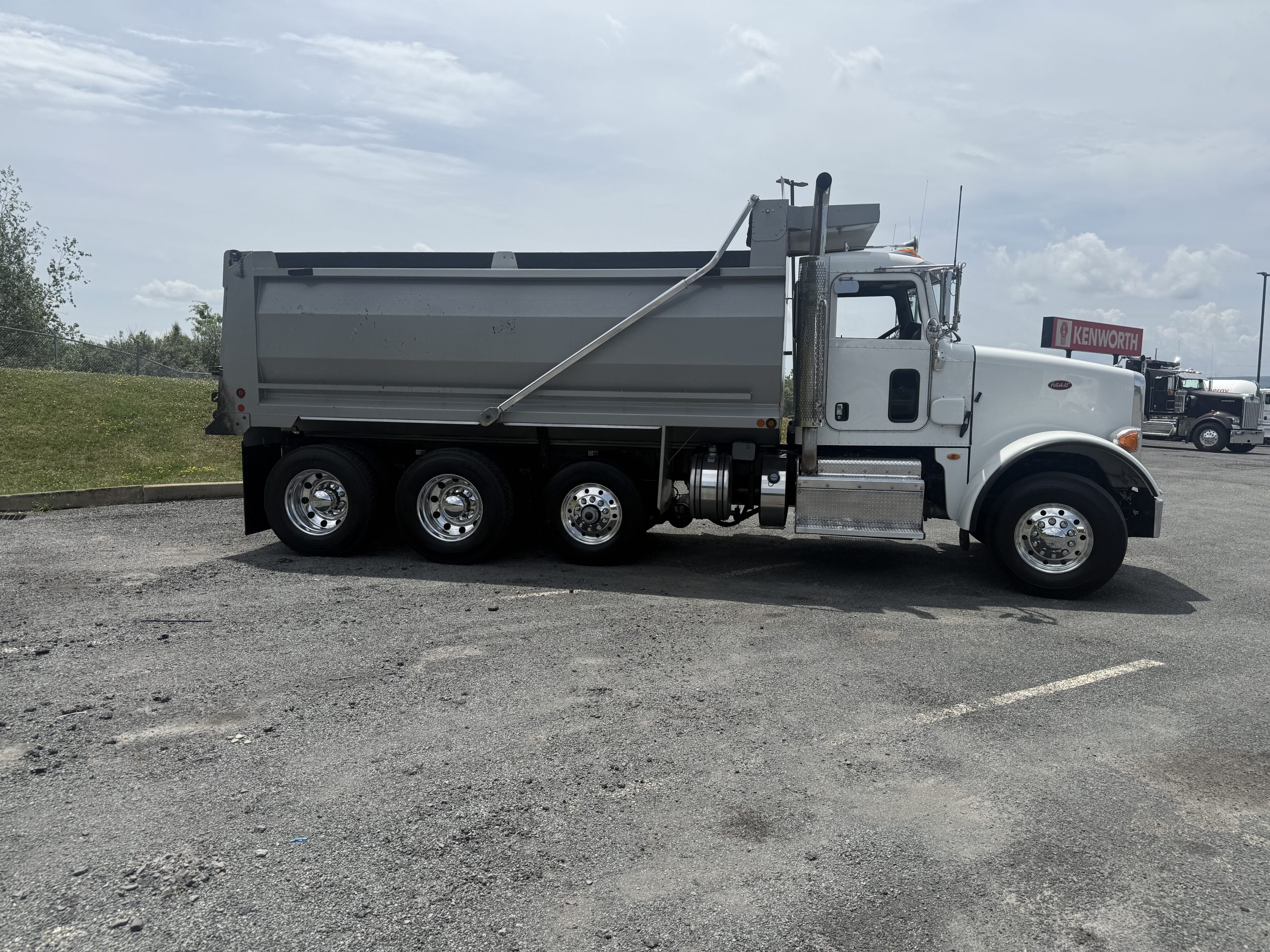 2016 PETERBILT 365 TD357562-06 2016 PETERBILT 365 TD357562-06