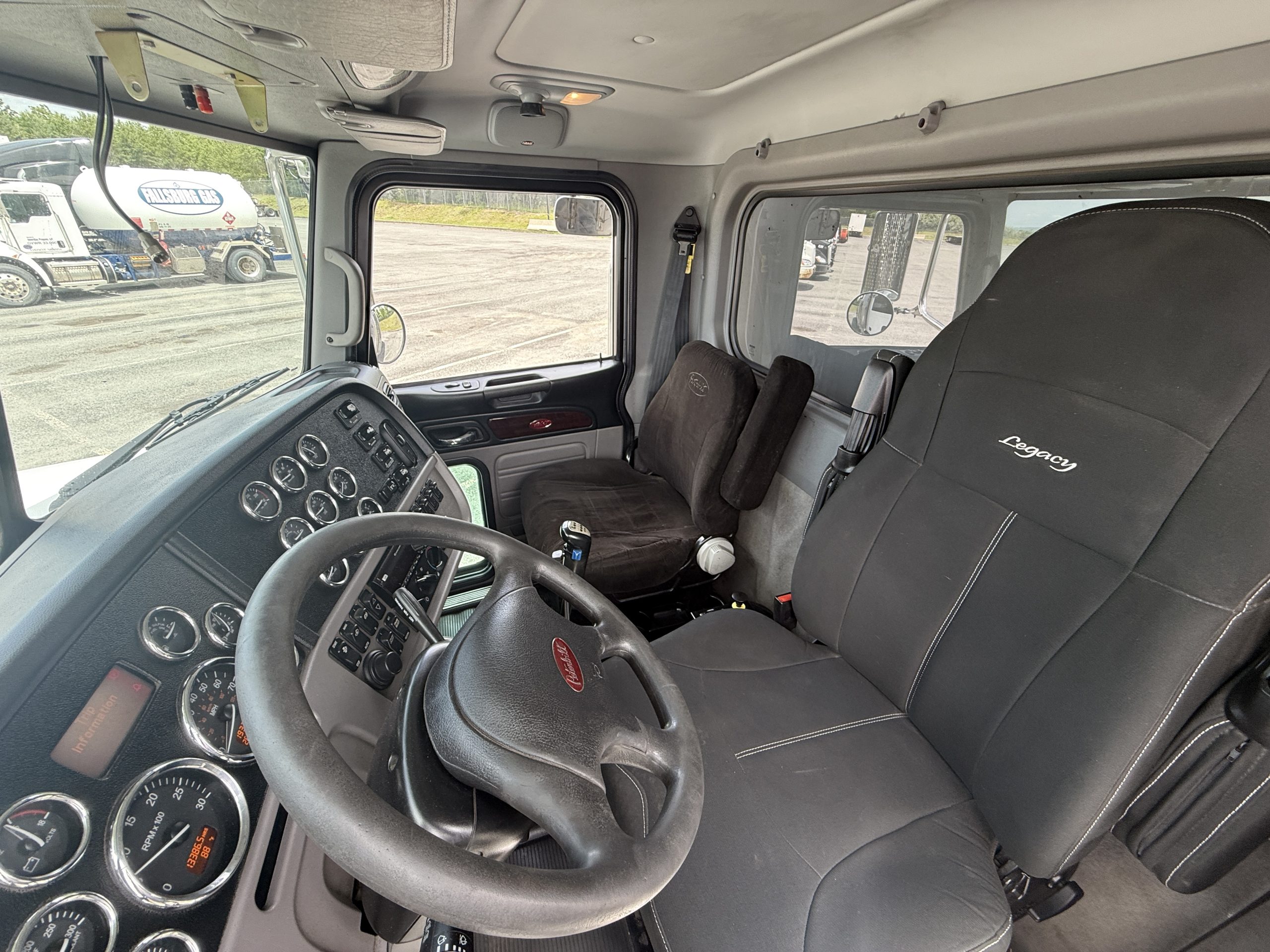 2016 PETERBILT 365 TD357562-09 2016 PETERBILT 365 TD357562-09