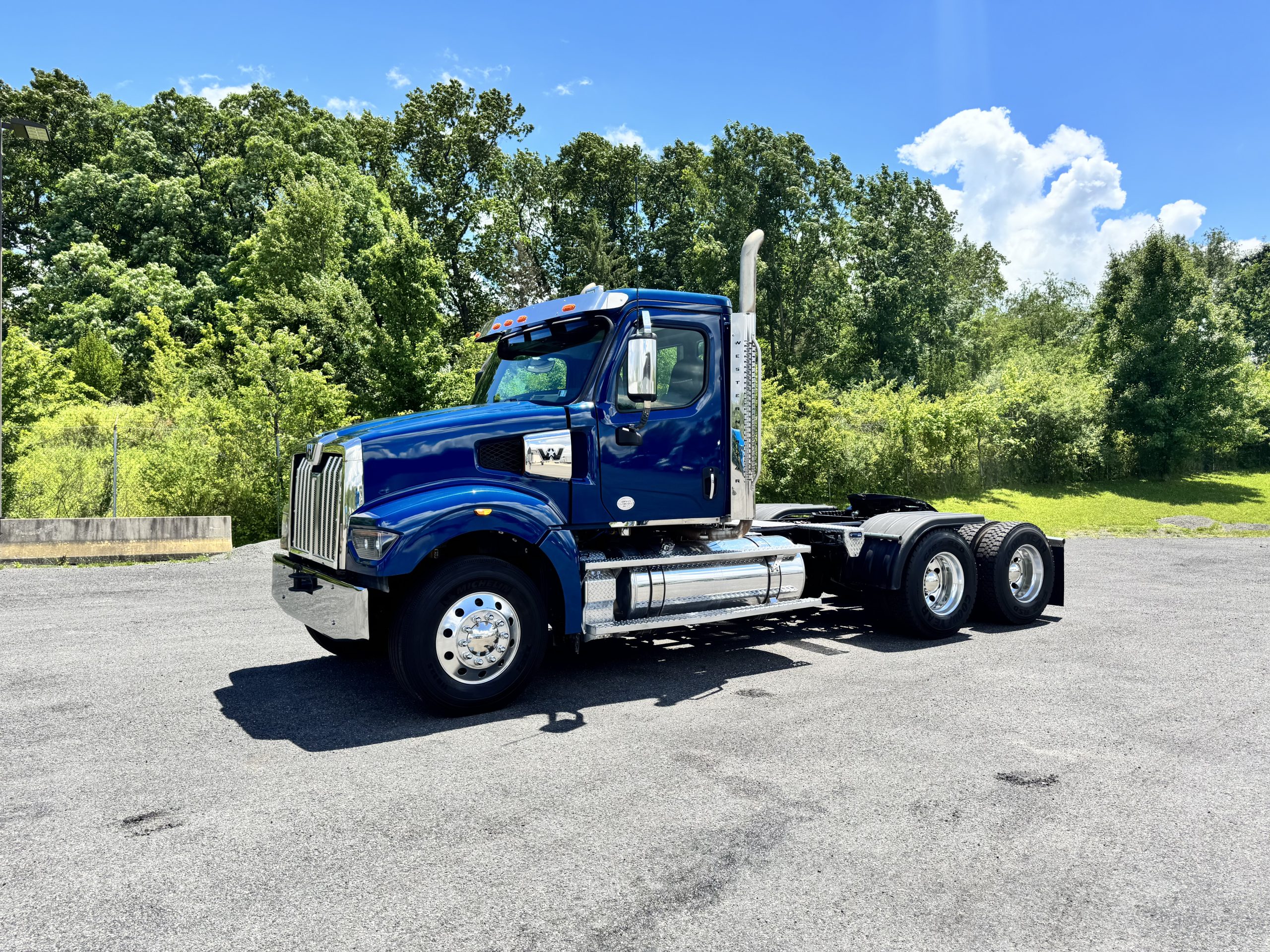 2022 WESTERN STAR 4900FA 2022 WESTERN STAR 4900FA - image 1 of 6
