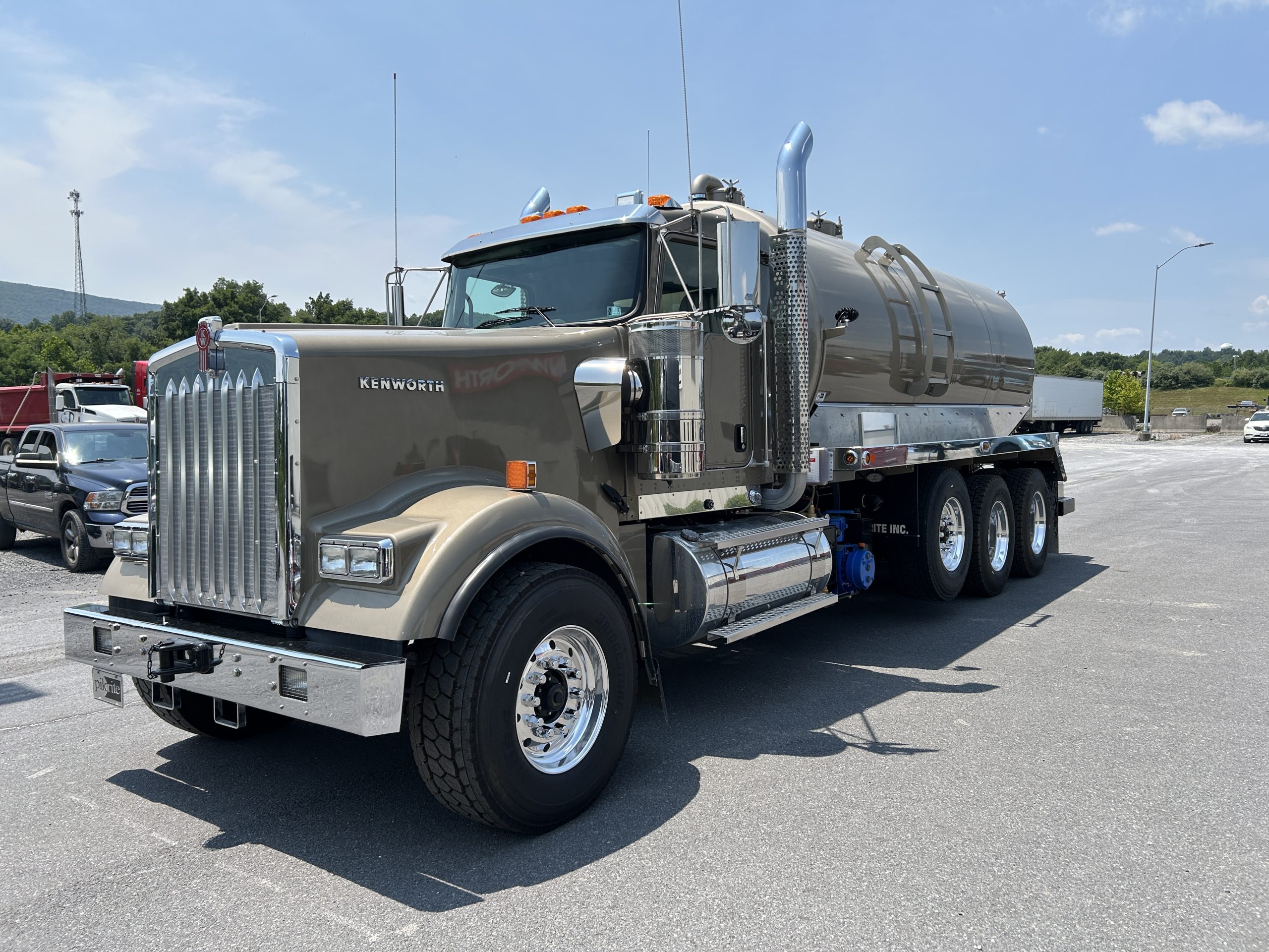 2027 KENWORTH W900 - image 1 of 6