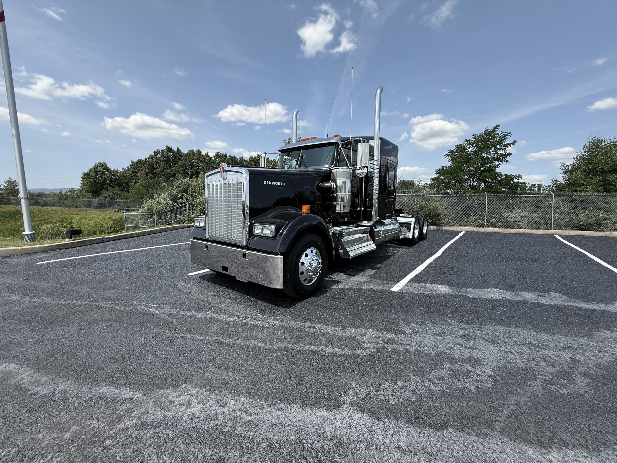 2027 KENWORTH W900 - image 1 of 6