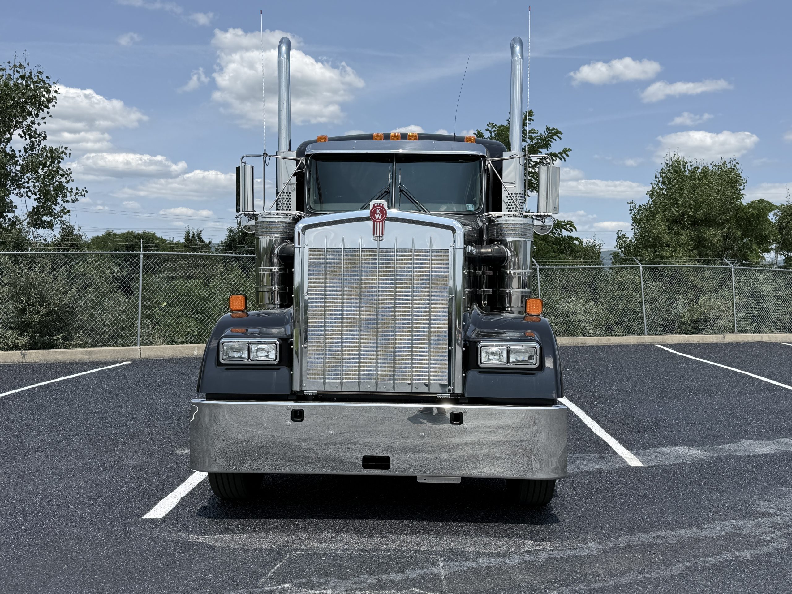 2027 KENWORTH W900 - image 2 of 6