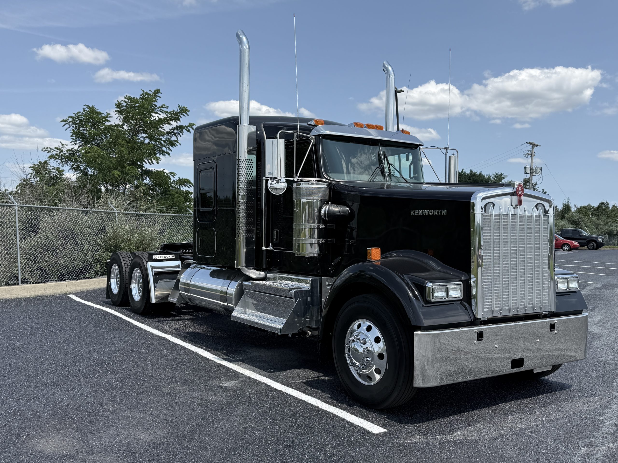 2027 KENWORTH W900 - image 3 of 6