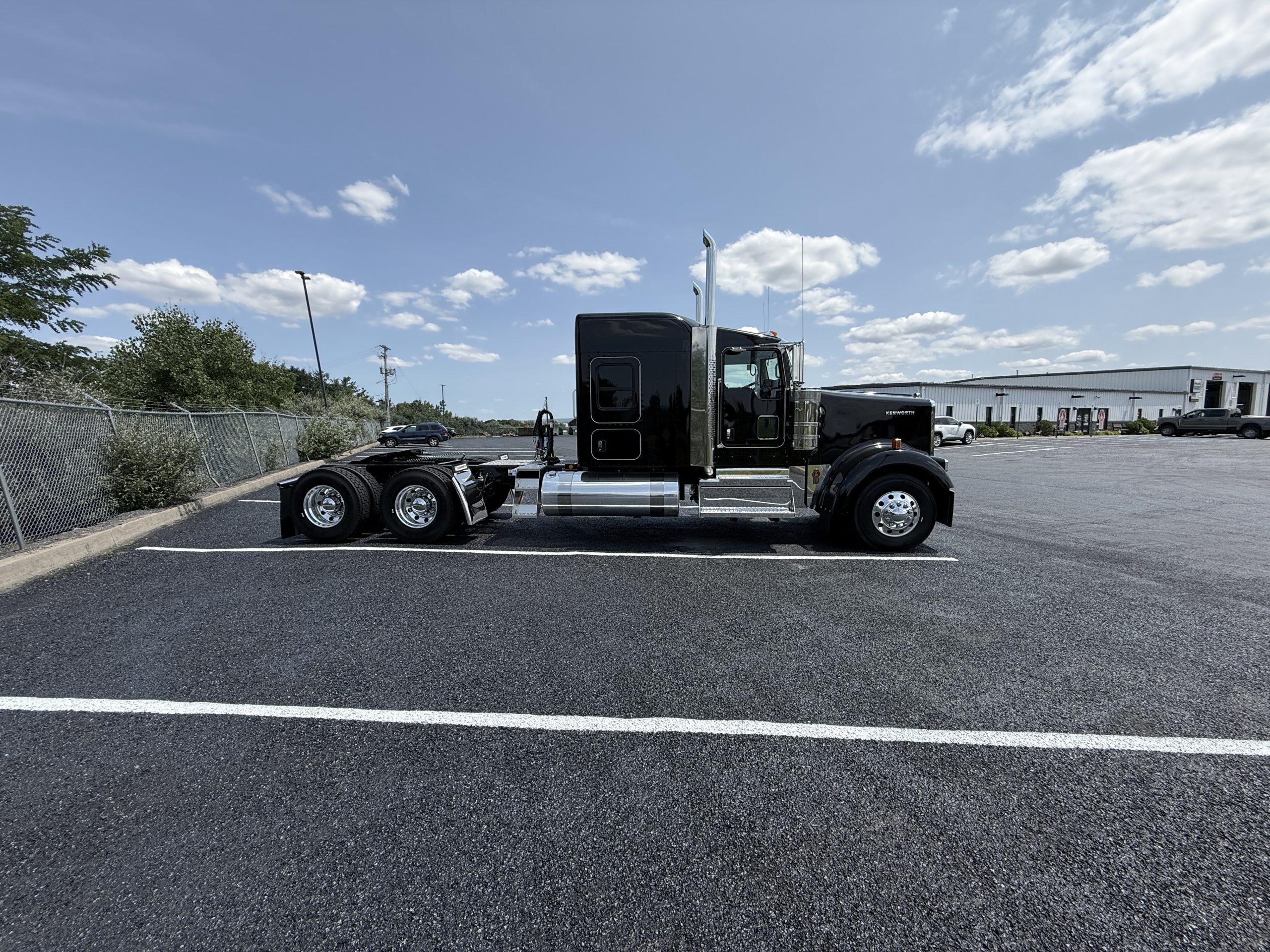 2027 KENWORTH W900 - image 4 of 6