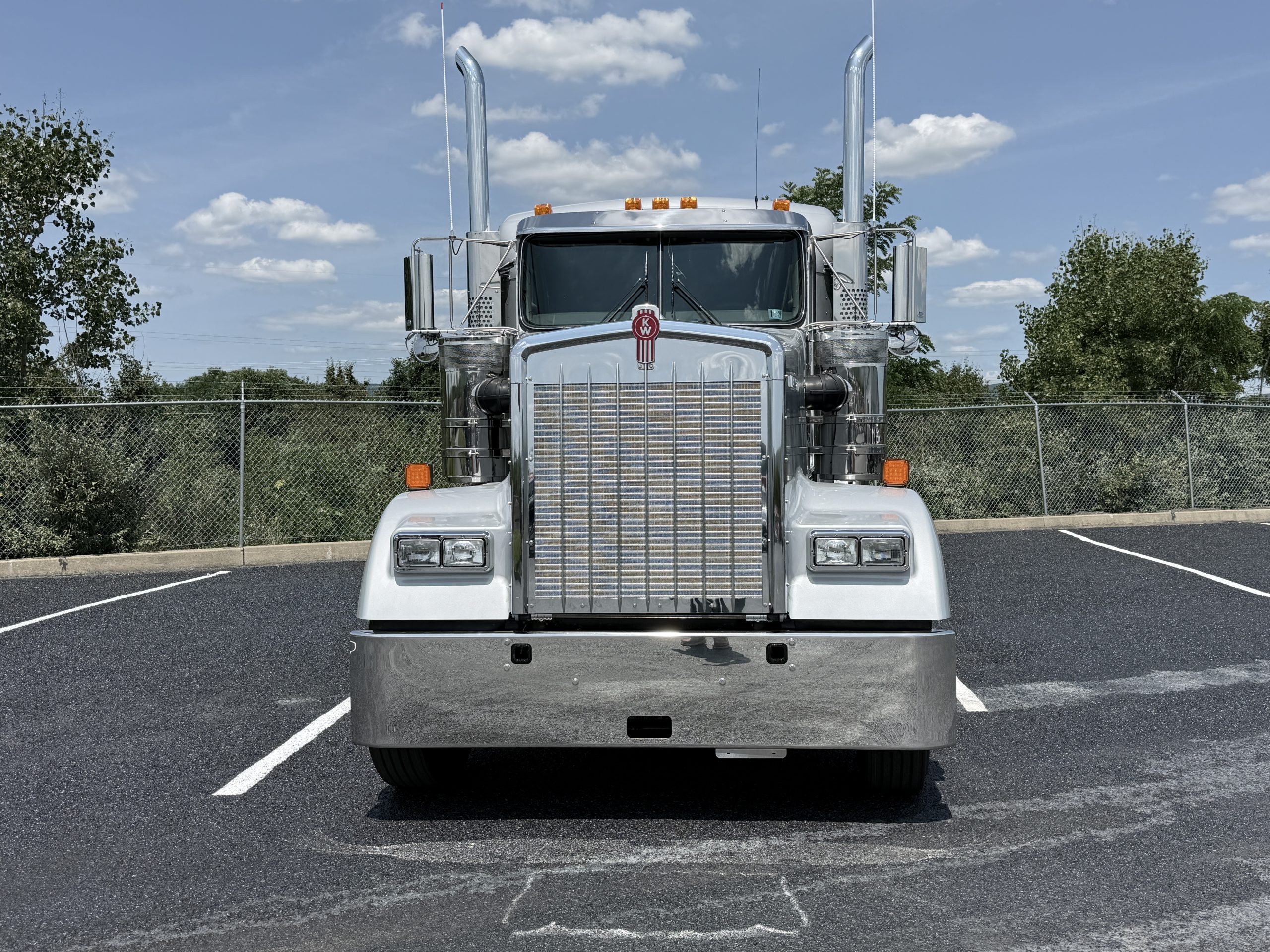 2027 KENWORTH W900 - image 2 of 6