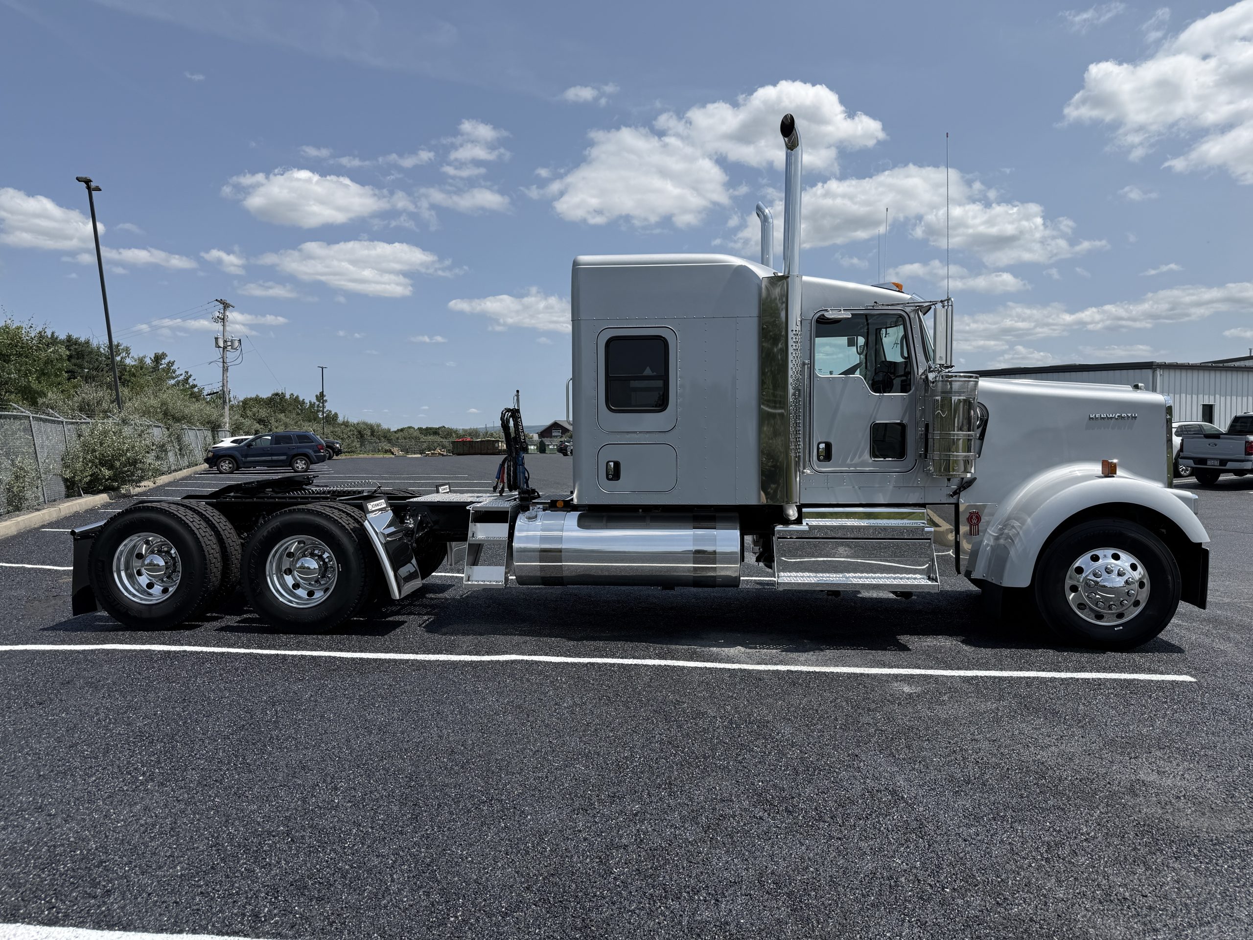 2027 KENWORTH W900 - image 4 of 6
