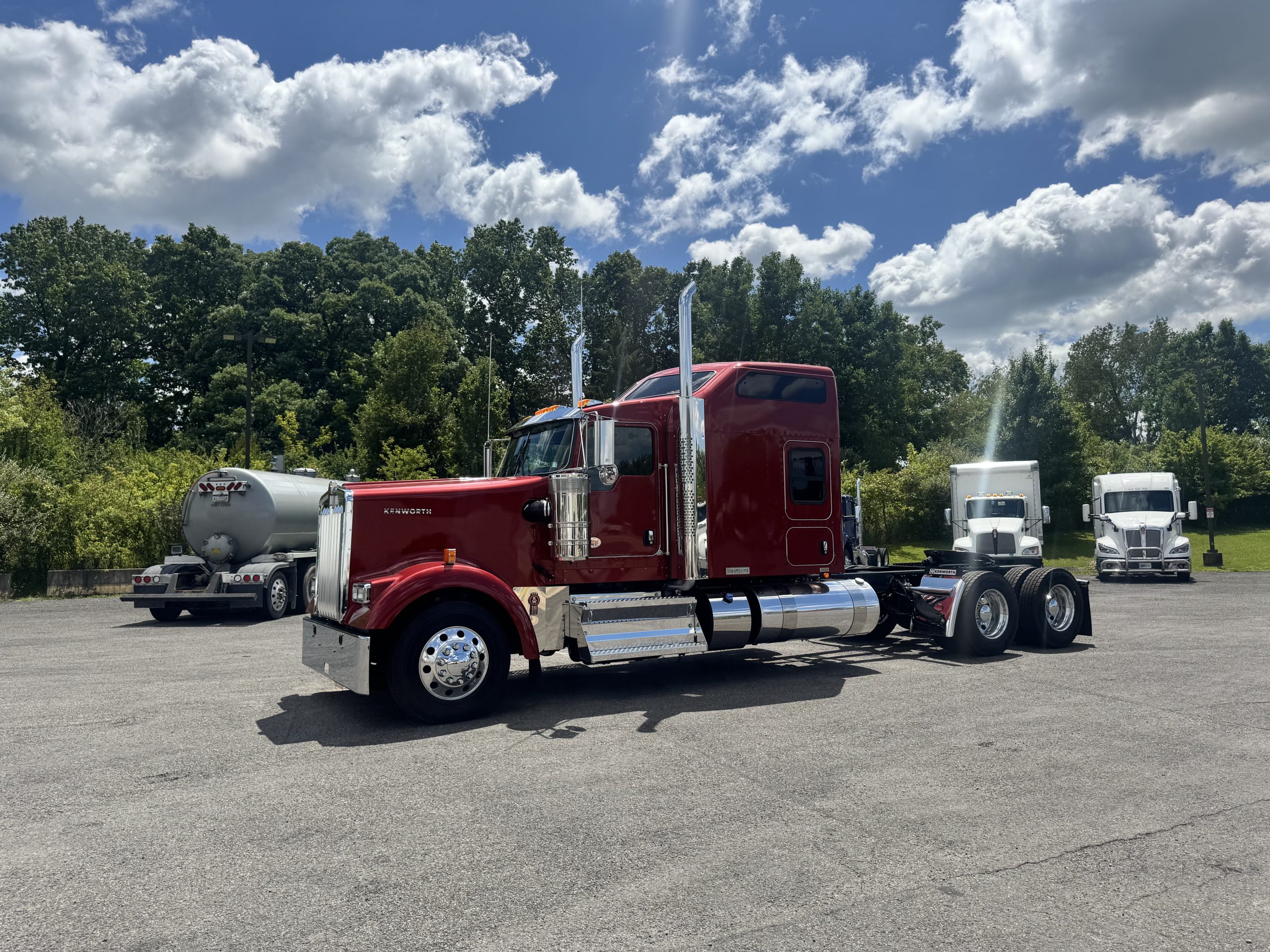2027 KENWORTH W900 2027 KENWORTH W900 - image 1 of 6