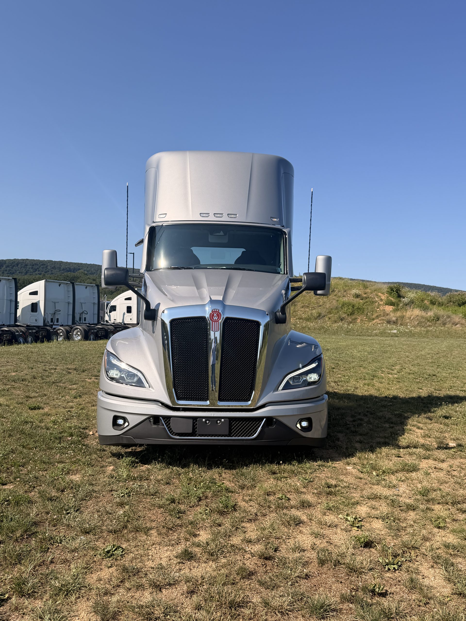 2027 KENWORTH T680 2027 KENWORTH T680 - image 3 of 6