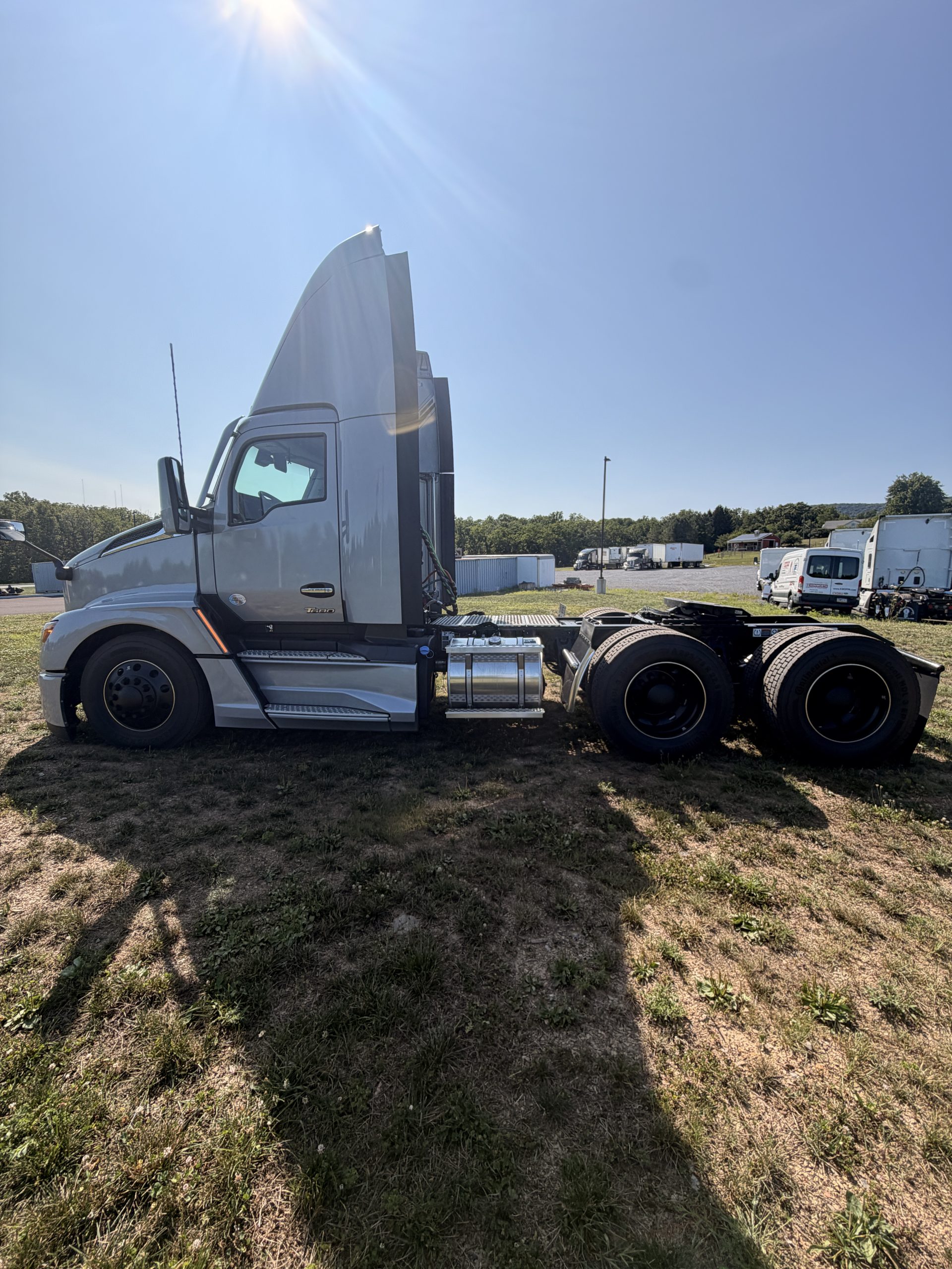 2027 KENWORTH T680 2027 KENWORTH T680 - image 6 of 6