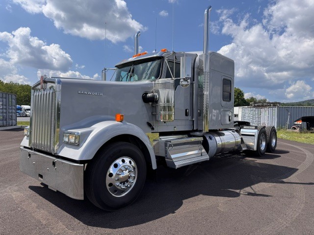 2027 KENWORTH W900 2027 KENWORTH W900 - image 1 of 6