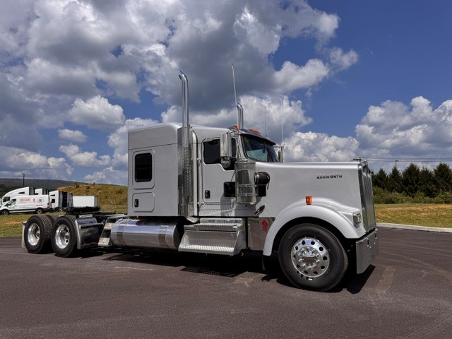2027 KENWORTH W900 2027 KENWORTH W900 - image 2 of 6