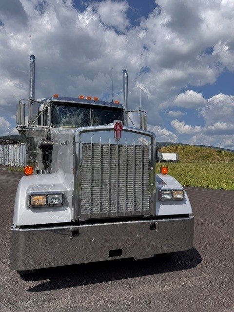 2027 KENWORTH W900 2027 KENWORTH W900 - image 3 of 6