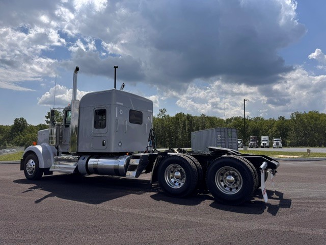 2027 KENWORTH W900 2027 KENWORTH W900 - image 5 of 6