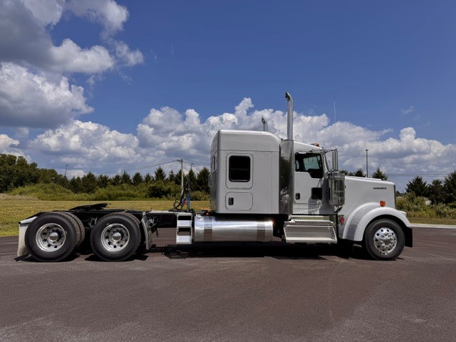 2027 KENWORTH W900 KS255903-08 2027 KENWORTH W900 KS255903-08