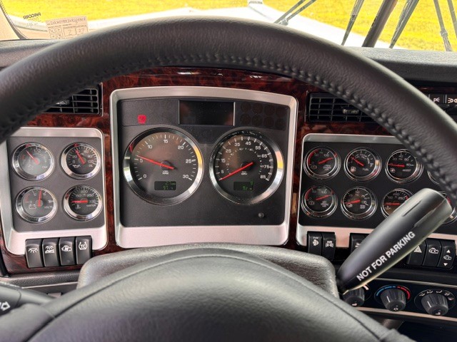 2027 KENWORTH W900 KS255903-09 2027 KENWORTH W900 KS255903-09