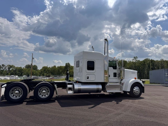 2027 KENWORTH W900 KS255904-11 2027 KENWORTH W900 KS255904-11