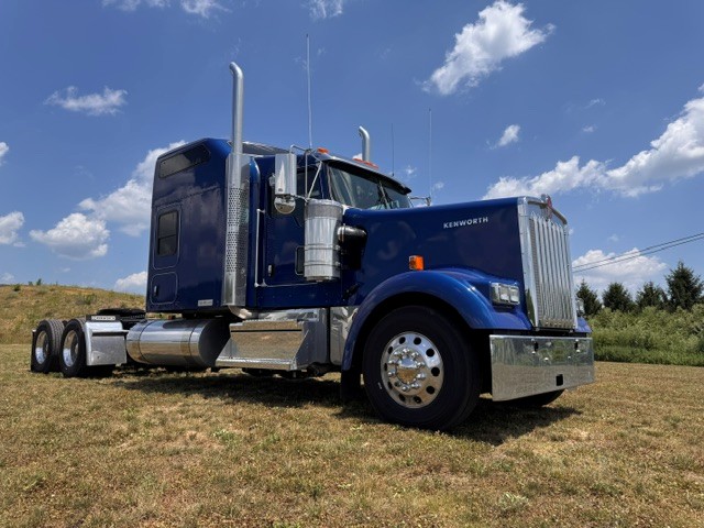 2027 KENWORTH W900 2027 KENWORTH W900 - image 1 of 6