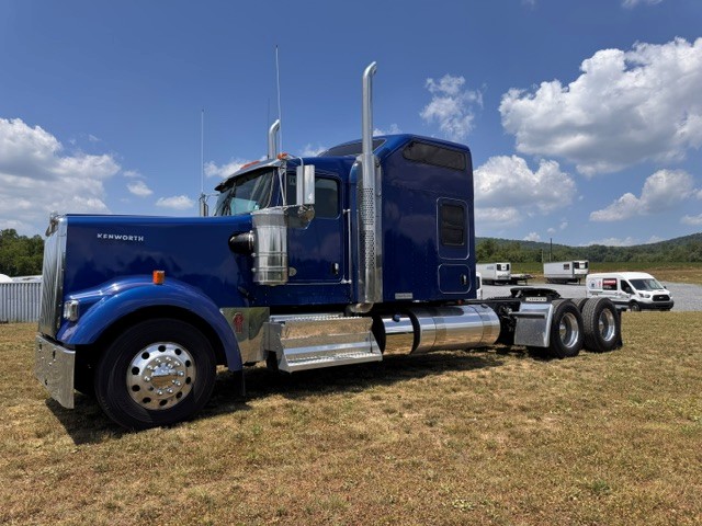 2027 KENWORTH W900 2027 KENWORTH W900 - image 2 of 6